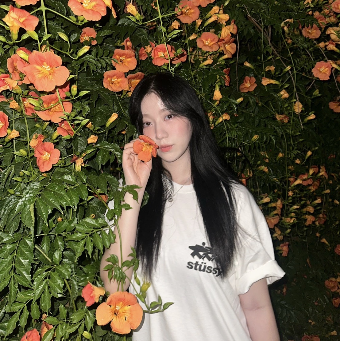 Stussy Surfwalk T-Shirt White 착용 스타일 - 1