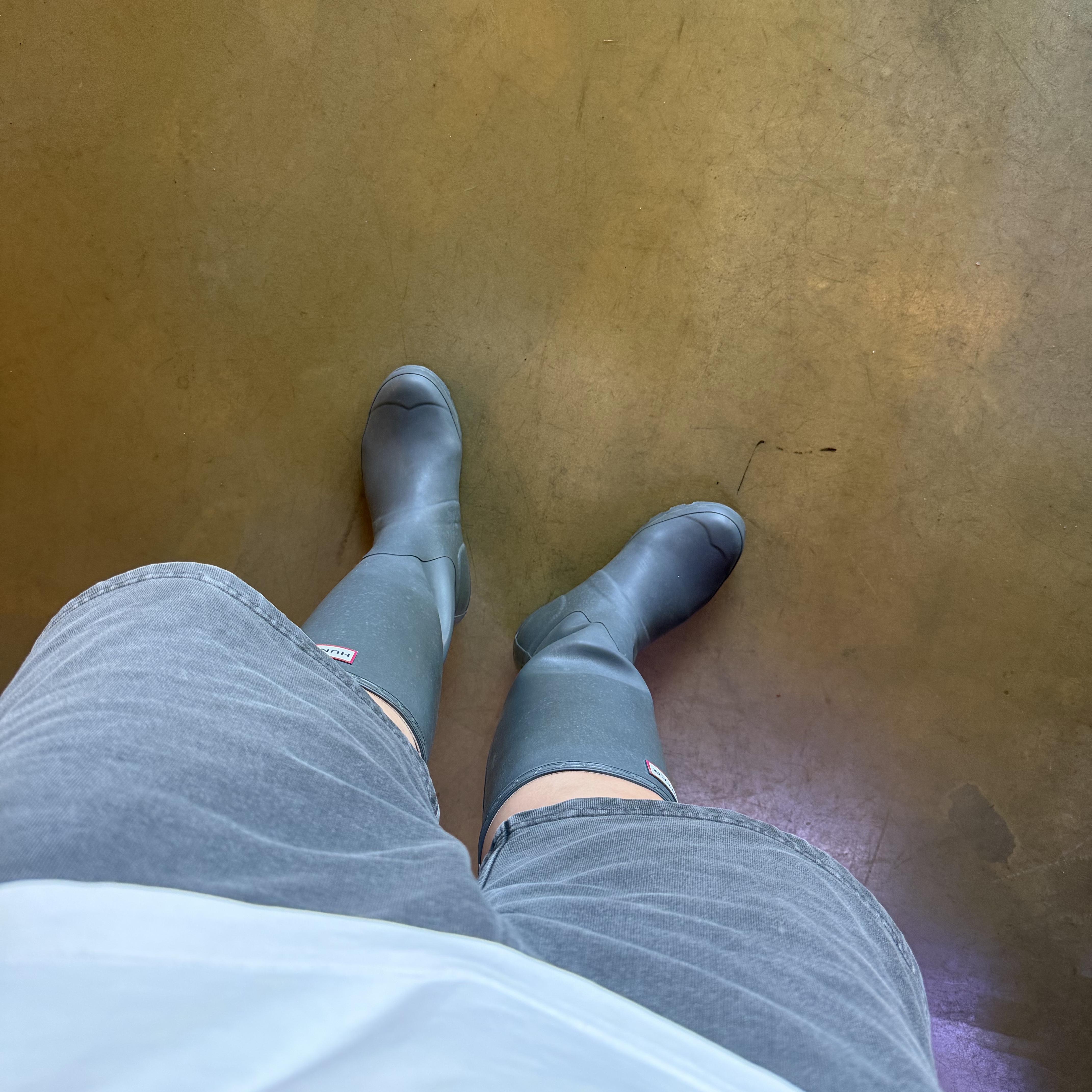 (W) Hunter Original Tall Wellington Boots Rough Dark Slate 착용 스타일