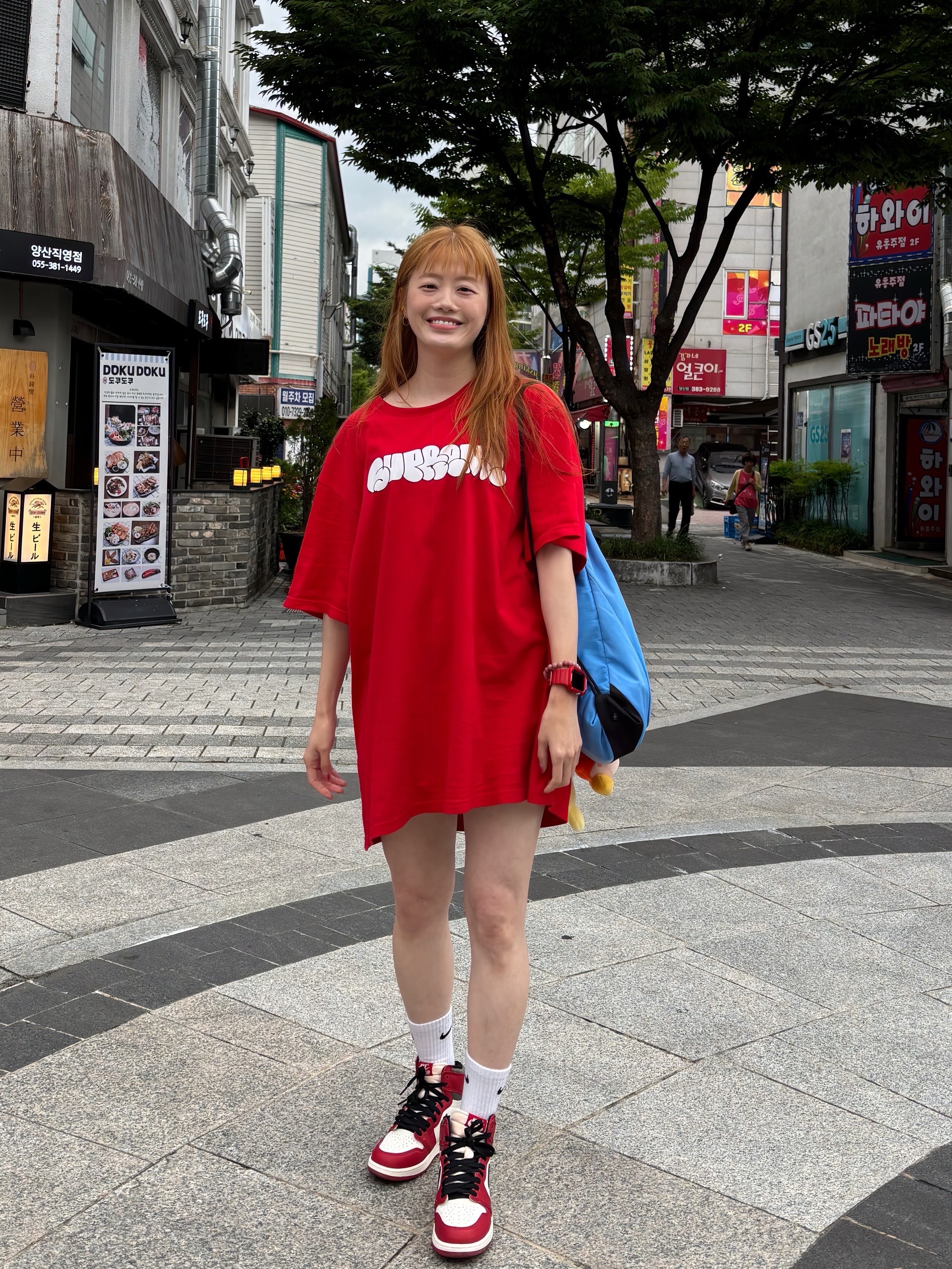 Supreme x Homerun T-Shirt Red - 25SS, Jordan 1 Retro High OG Chicago 2022 착용 스타일 - 5