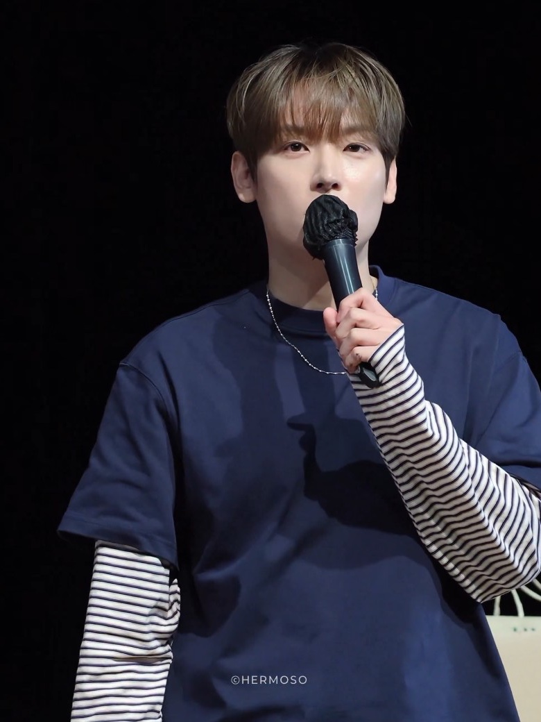 Nonnod Layered T-Shirts Navy 착용 스타일 - 2