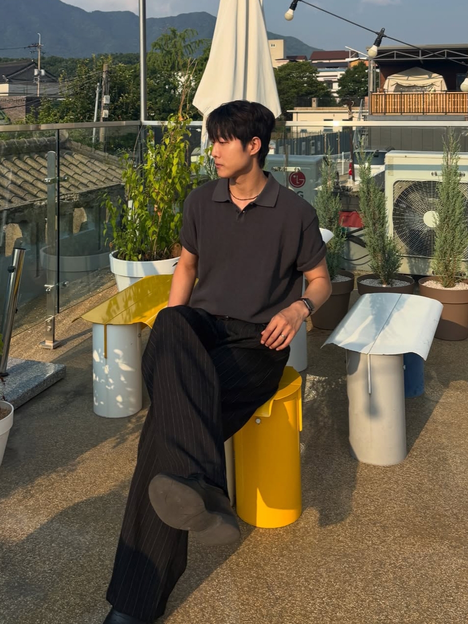 Knitted Coolever Crop Half Knit T-shirt Charcoal, Knitted Coolever PK Crop Half Knit T-shirt BLACK 착용 스타일 - 2