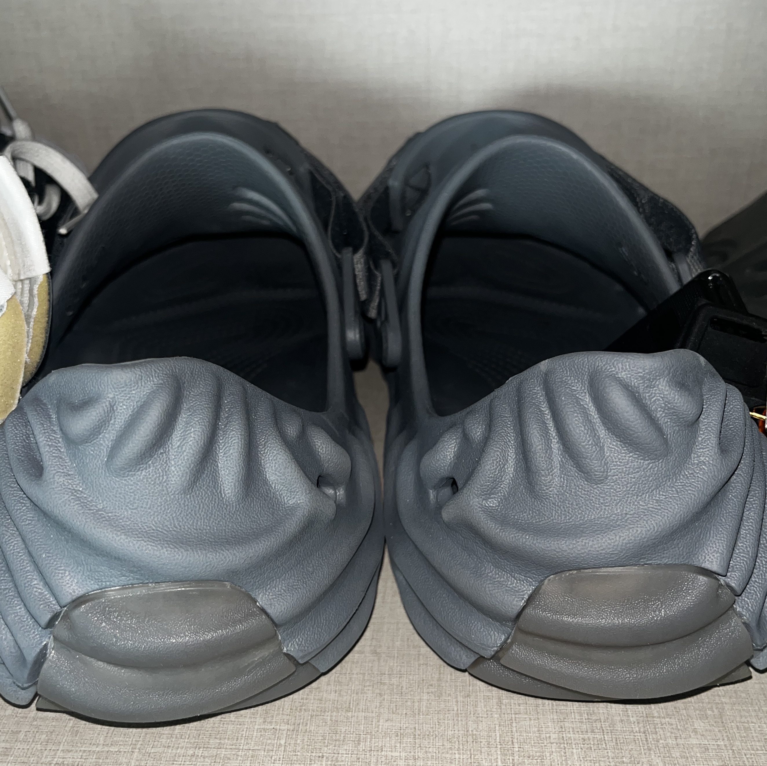 Crocs x Salehe Bembury Pollex Clog Niagara 착용 스타일