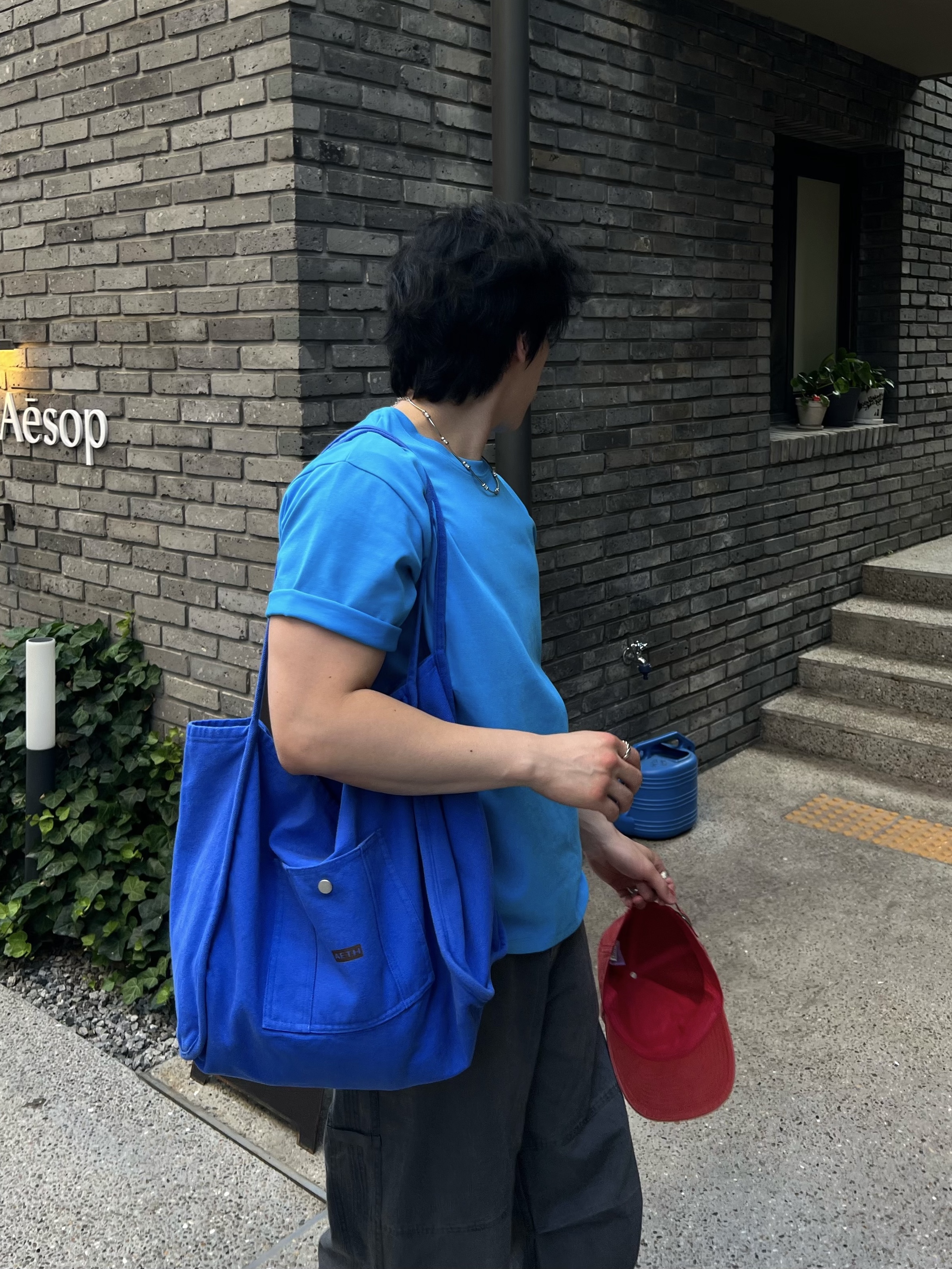 noun Soft Round T-Shirts Blue, noun Washed Panel Pants Charcoal 착용 스타일 - 1