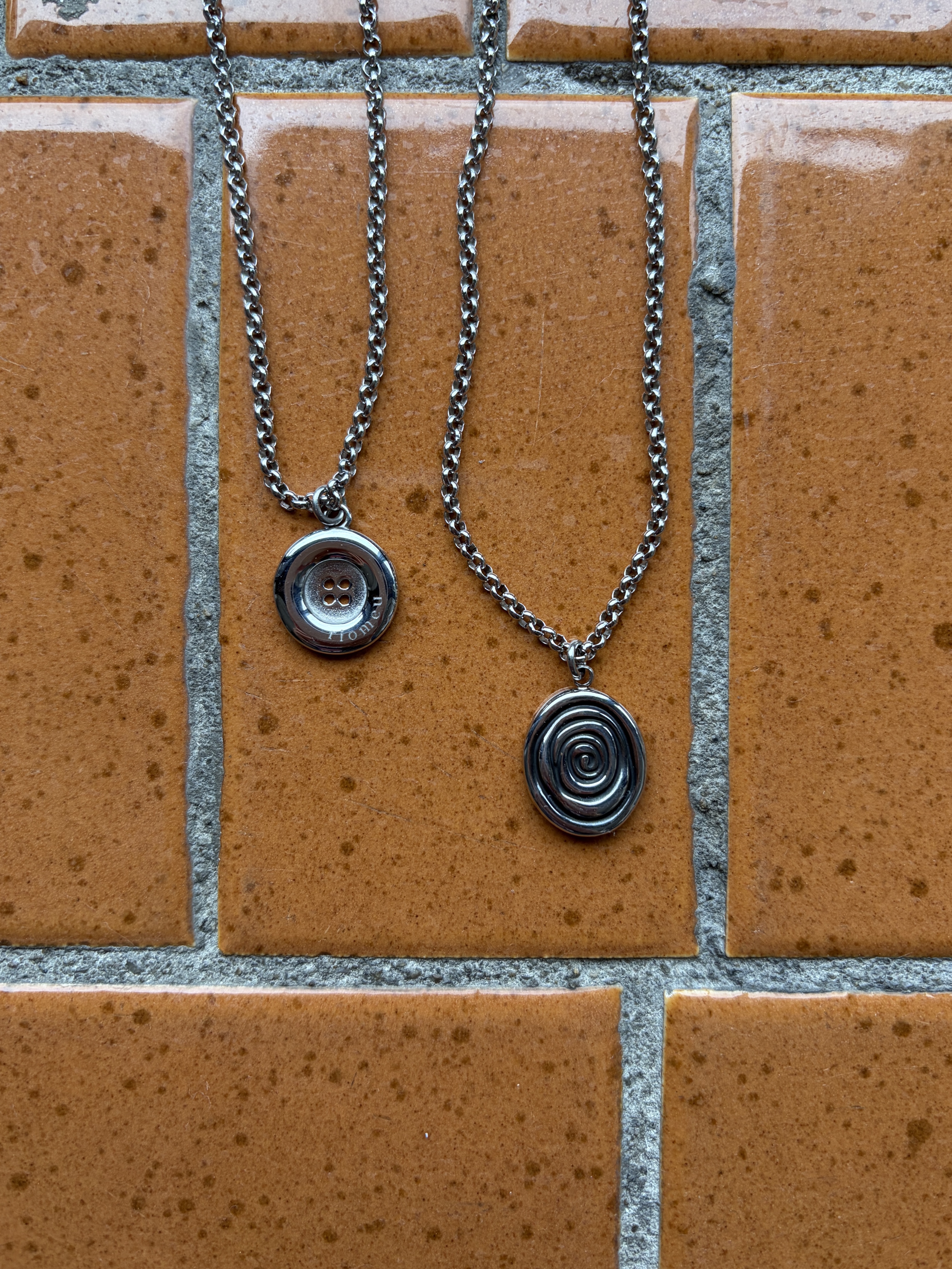 Riomeu Round Button Long Chain Necklace, Riomeu Oval Spiral Long Chain Necklace 착용 스타일