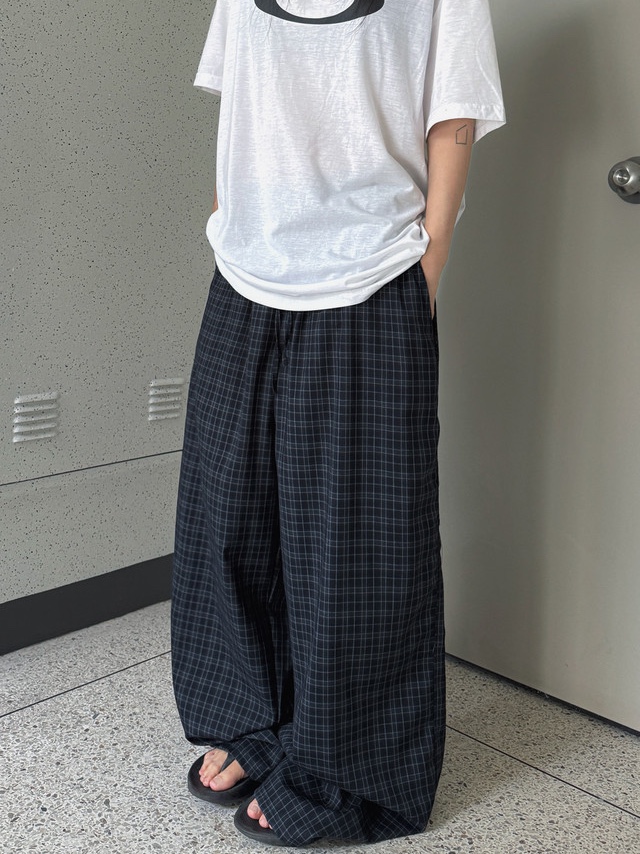 Oofos OOriginal Black 착용 스타일 - 2