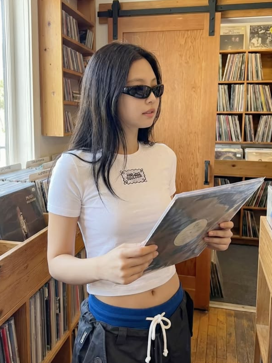 Ray-Ban Mega Balorama Blacked Out Collection Polished Black Frame Dark Grey Lenses High Bridge Fit, Ray-Ban DADDY-O II Polished Black Frame Green Classic G-15 Lenses 착용 스타일 - 3