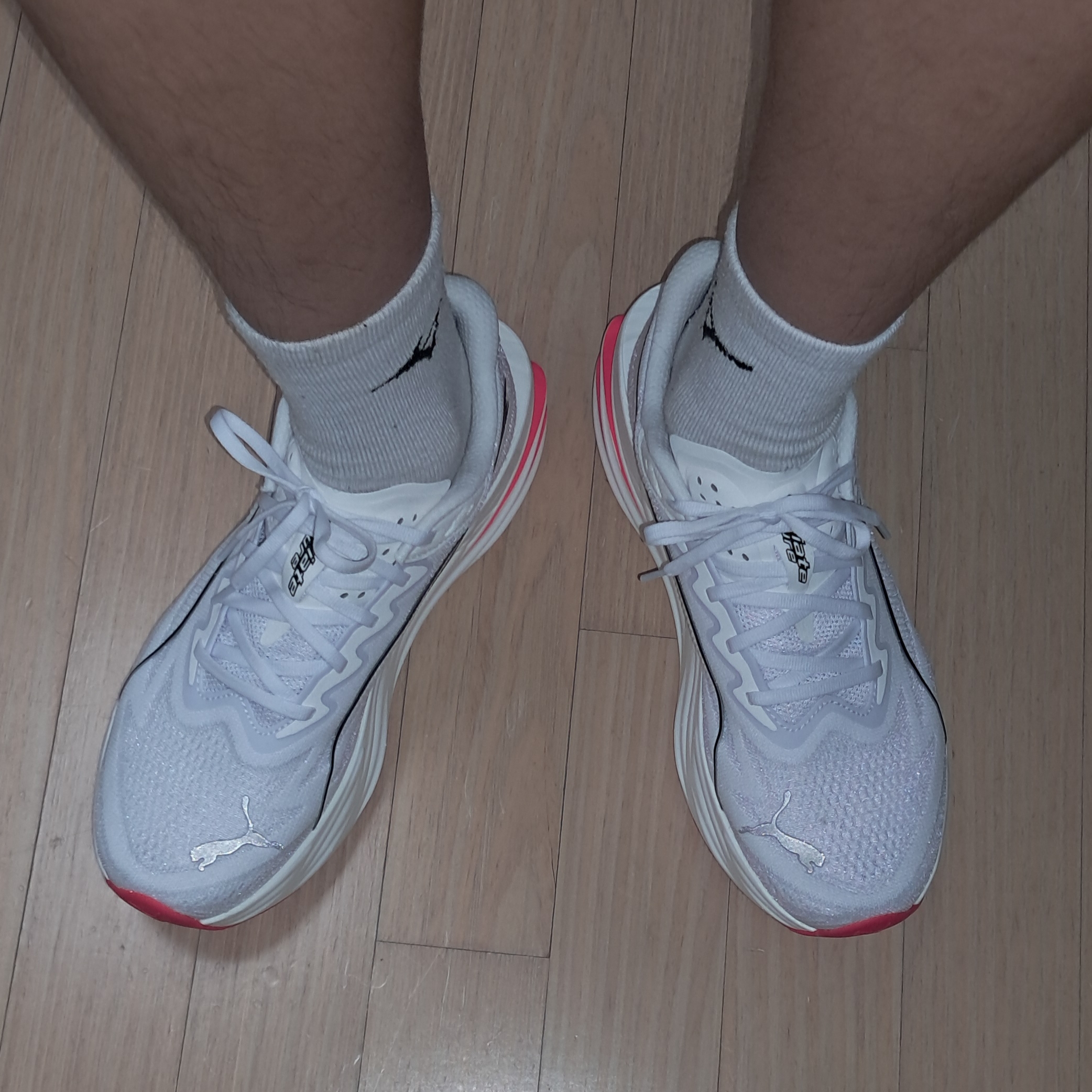 Puma Deviate Pure Nitro Puma White Ultra Red 착용 스타일 - 2