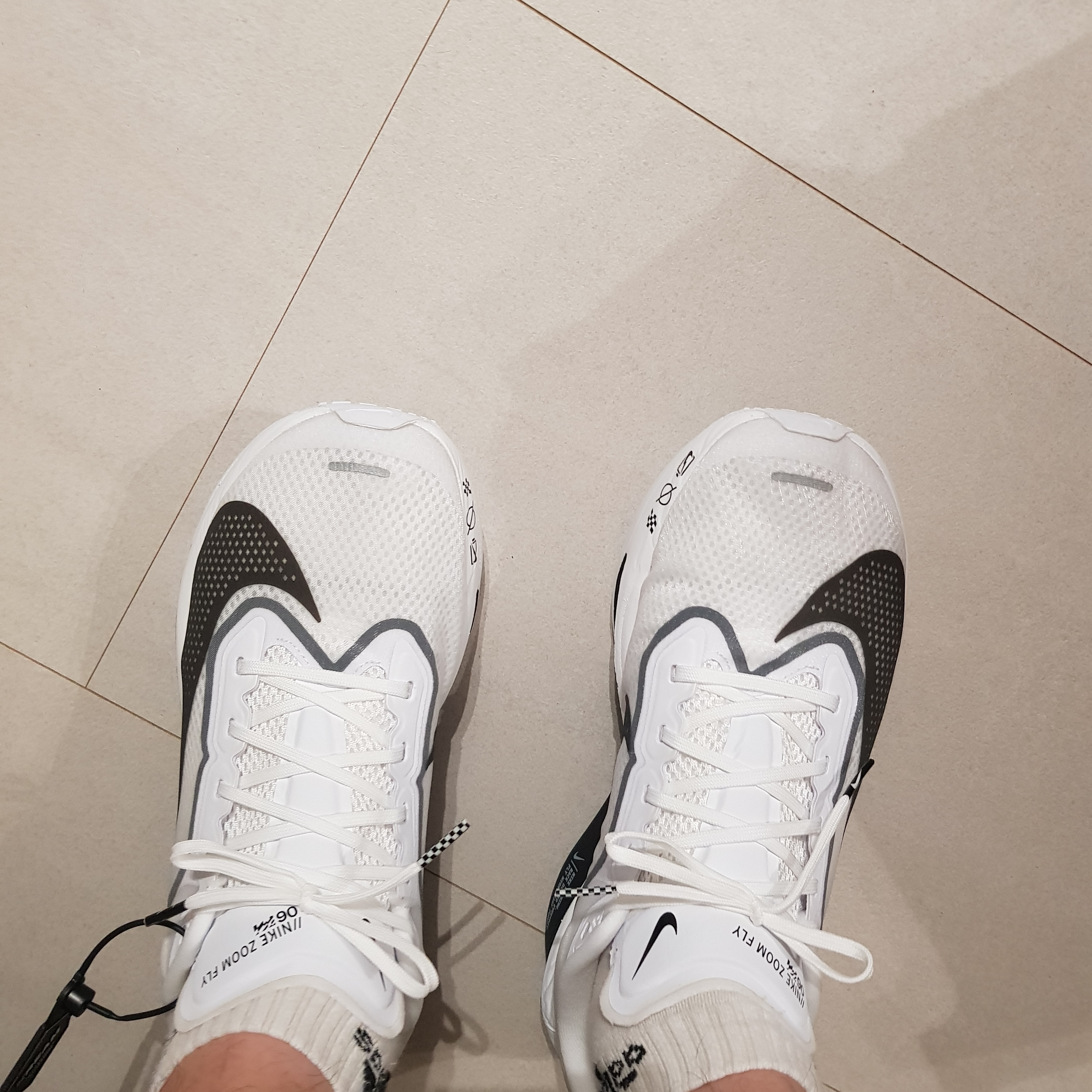 Nike Zoom Fly 6 White Smoke Grey 착용 스타일 - 1