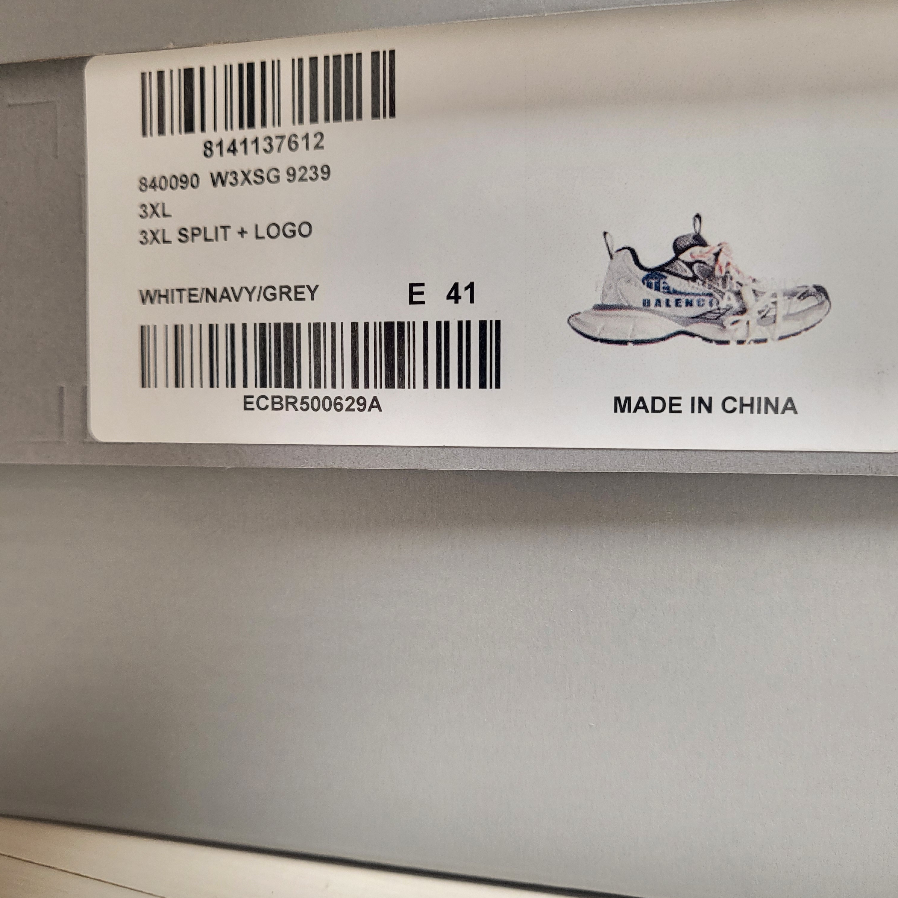 Balenciaga 3XL Split Logo Sneakers White Navy 착용 스타일 - 3