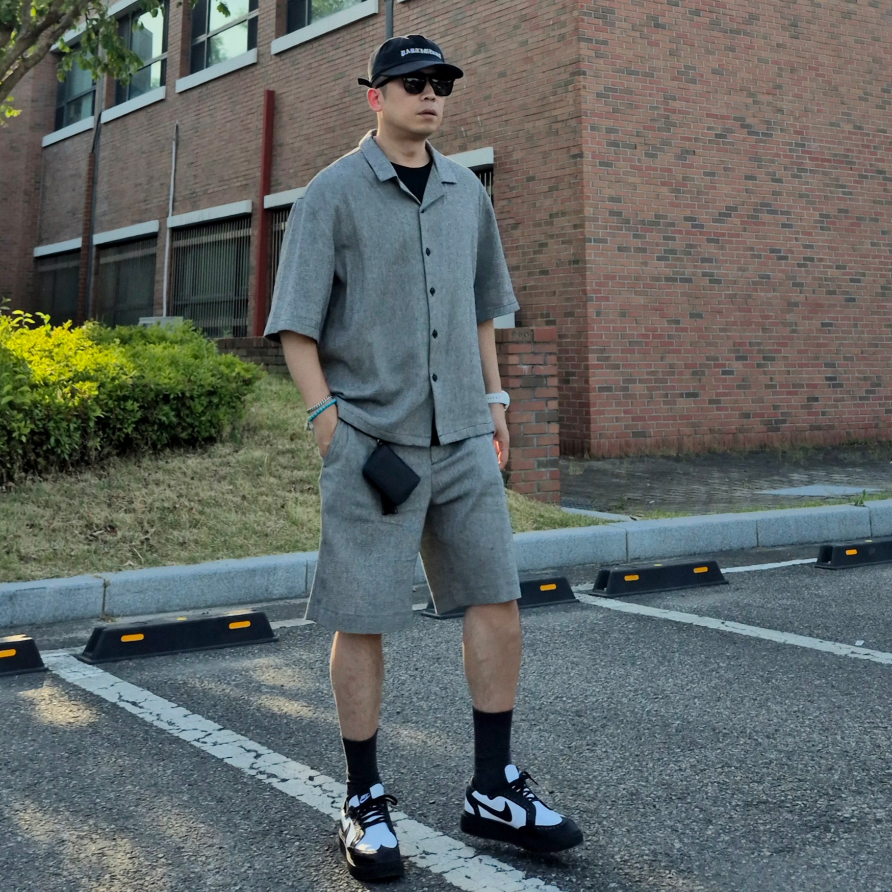 Nike x Peaceminusone Kwondo1 Black and White, Millo Archive Cade Leather Wallet Leather Black 착용 스타일 - 5
