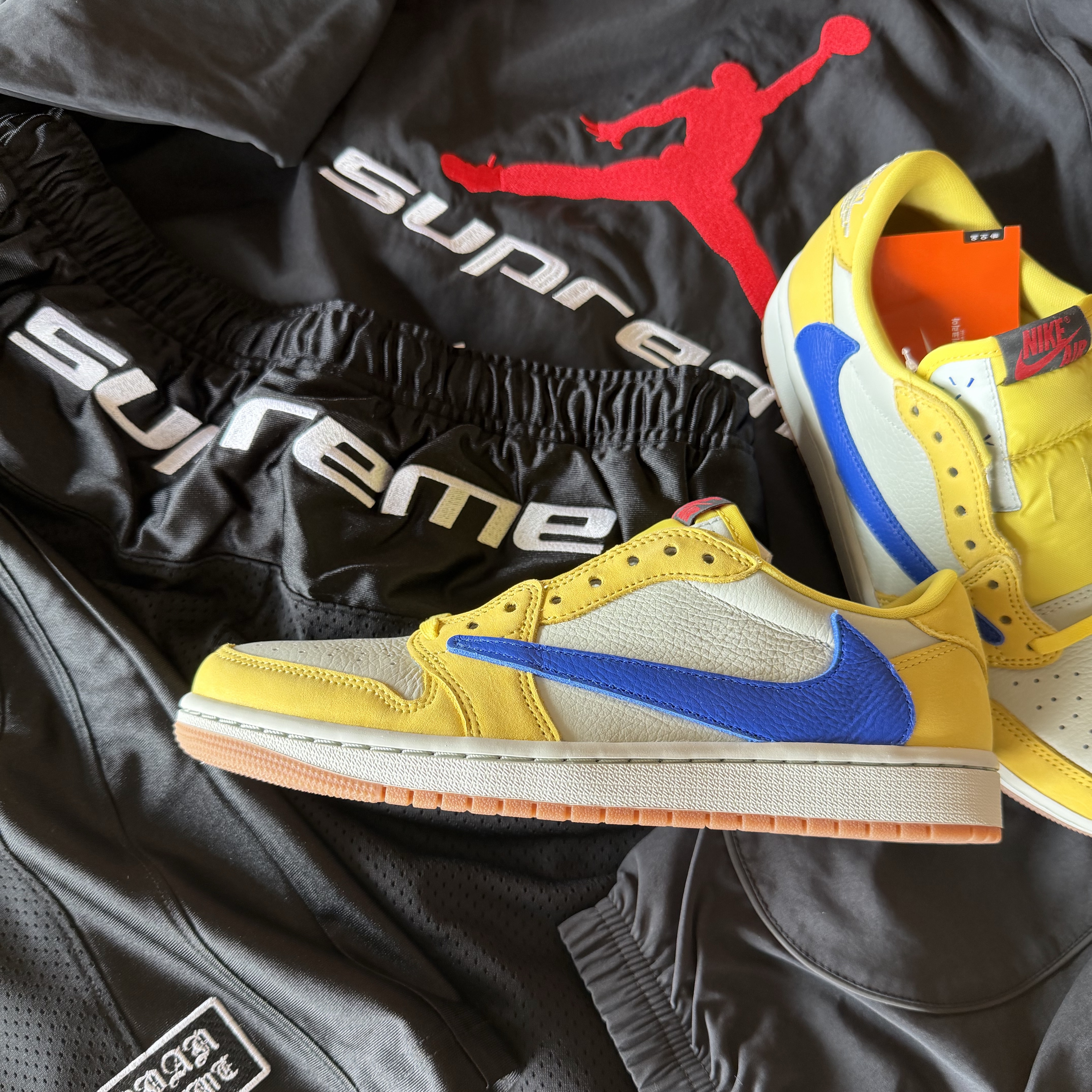 (W) Jordan 1 x Travis Scott Retro Low OG SP Canary 착용 스타일