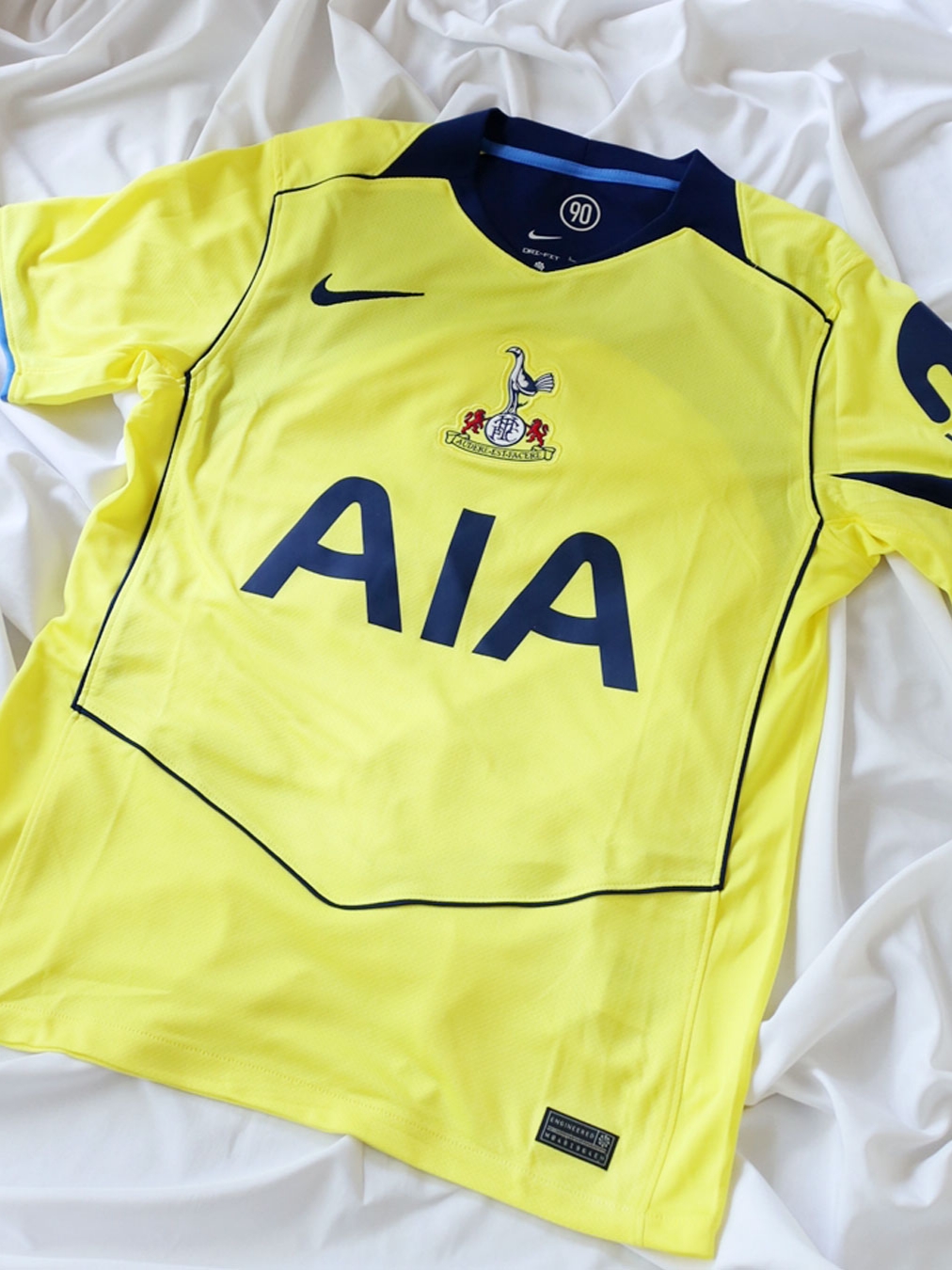 Nike Tottenham Hotspur 2025/26 Stadium 3rd Dri-FIT Total 90 Replica Jersey Dynamic Yellow Blue Void Pacific Blue (Non Marking Ver.) 착용 스타일