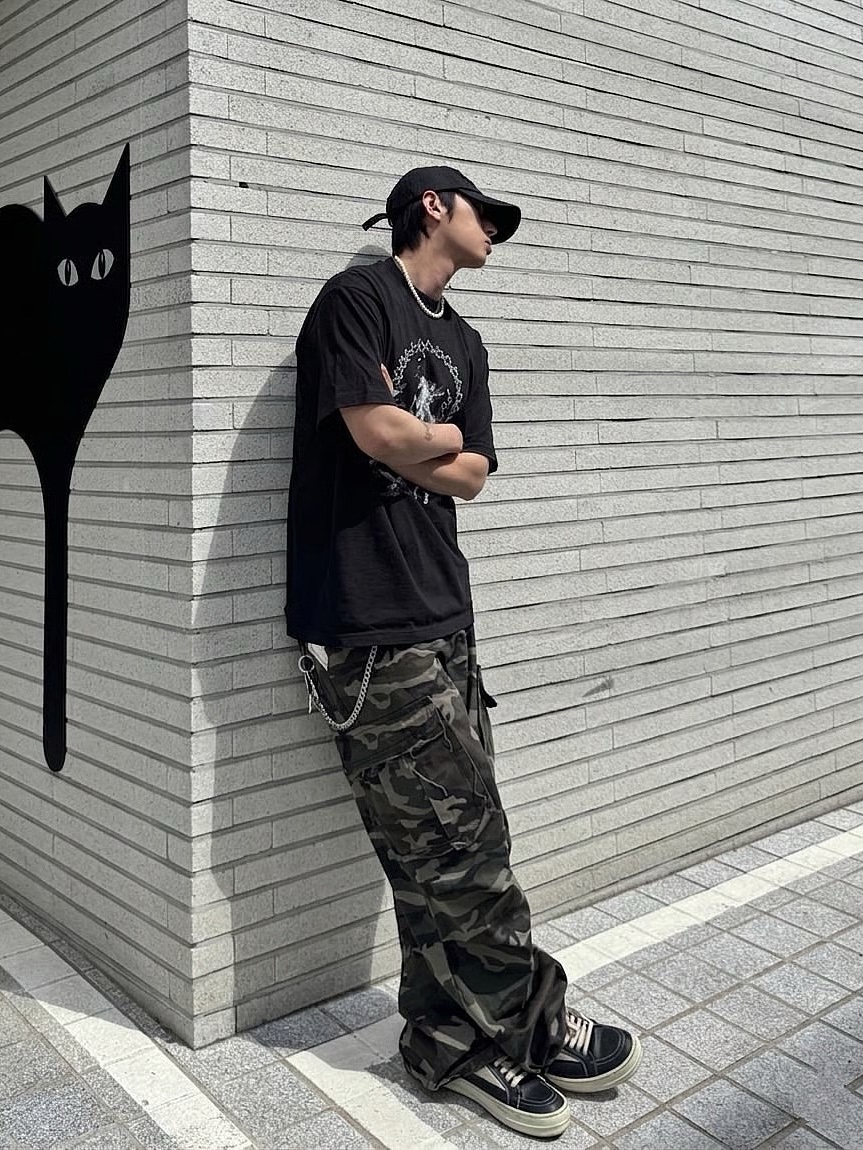 [트리플적립] PACOSPLY Wonderland T-Shirts Black 착용 스타일