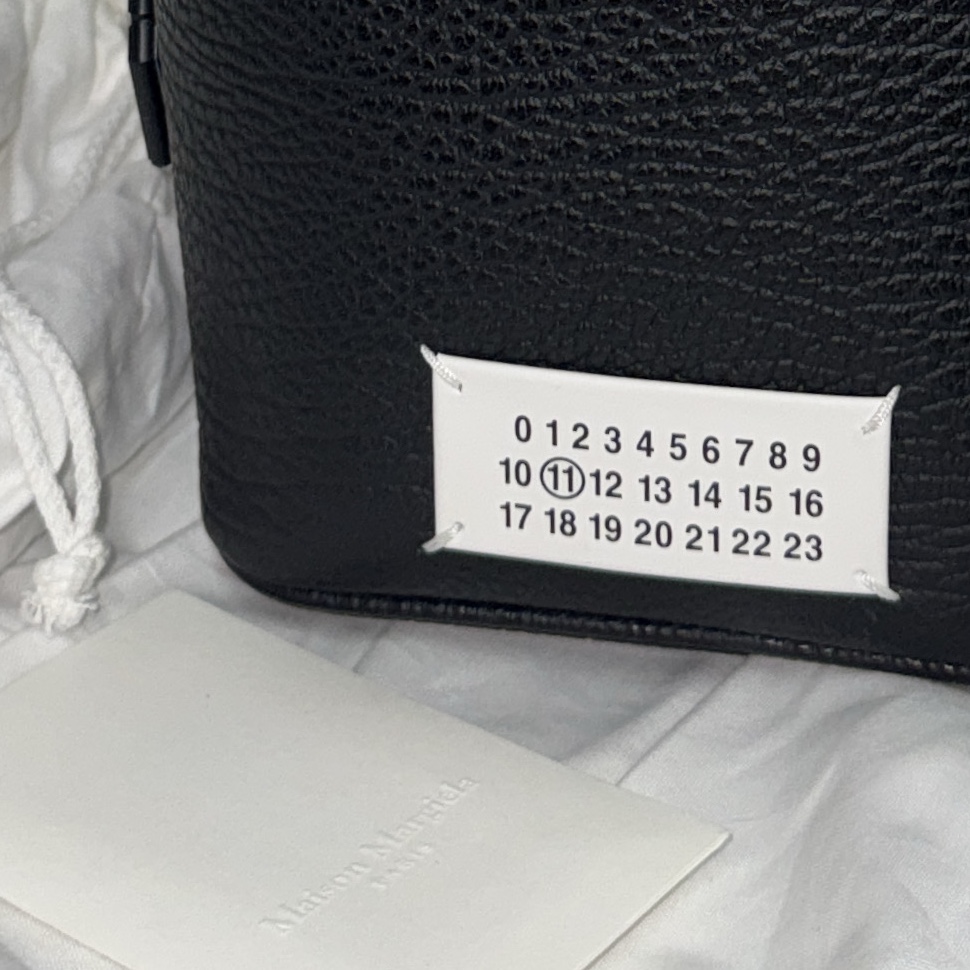 Maison Margiela 5AC Bucket Bag Black 착용 스타일