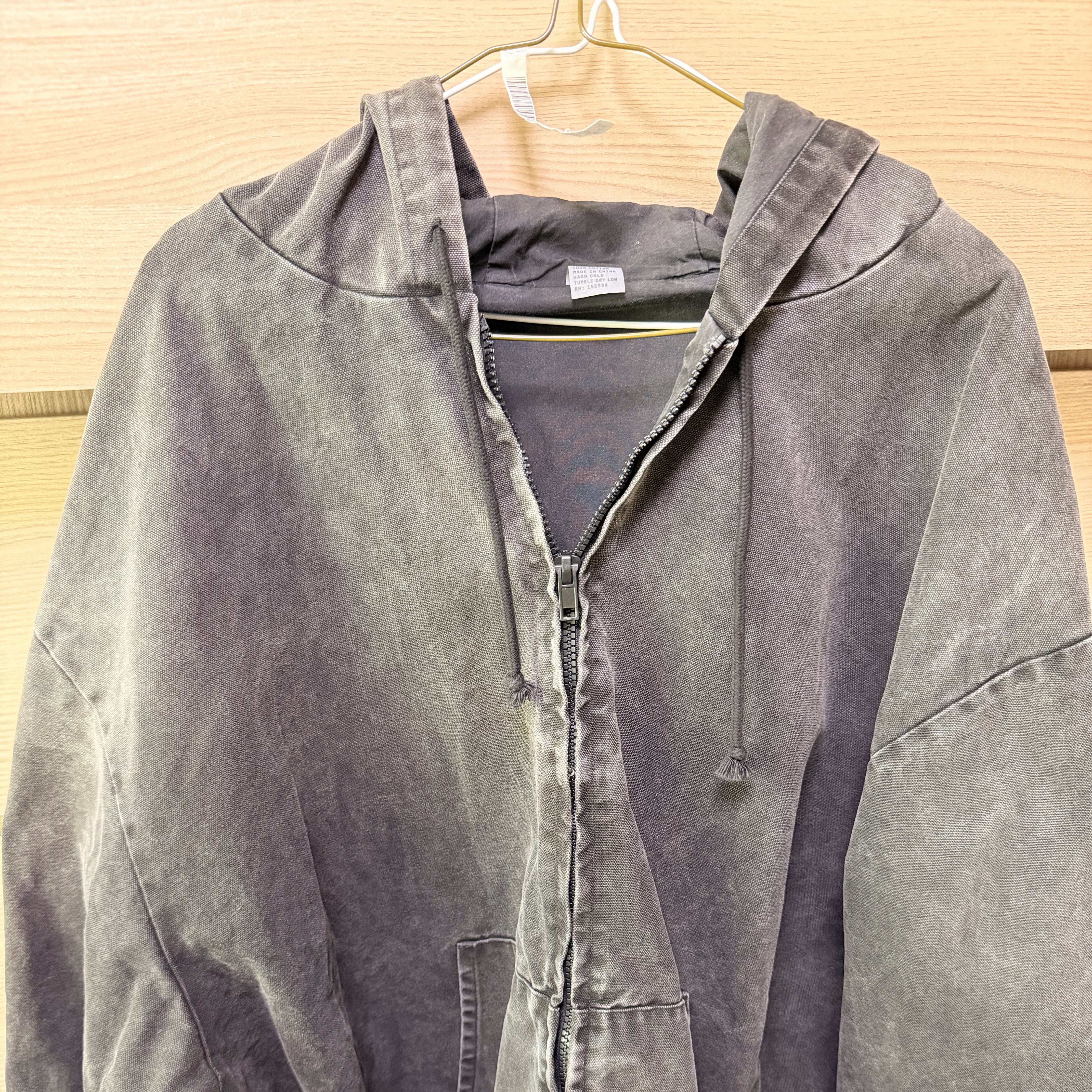 Yeezy JC-09 Jacket Black 착용 스타일 - 2