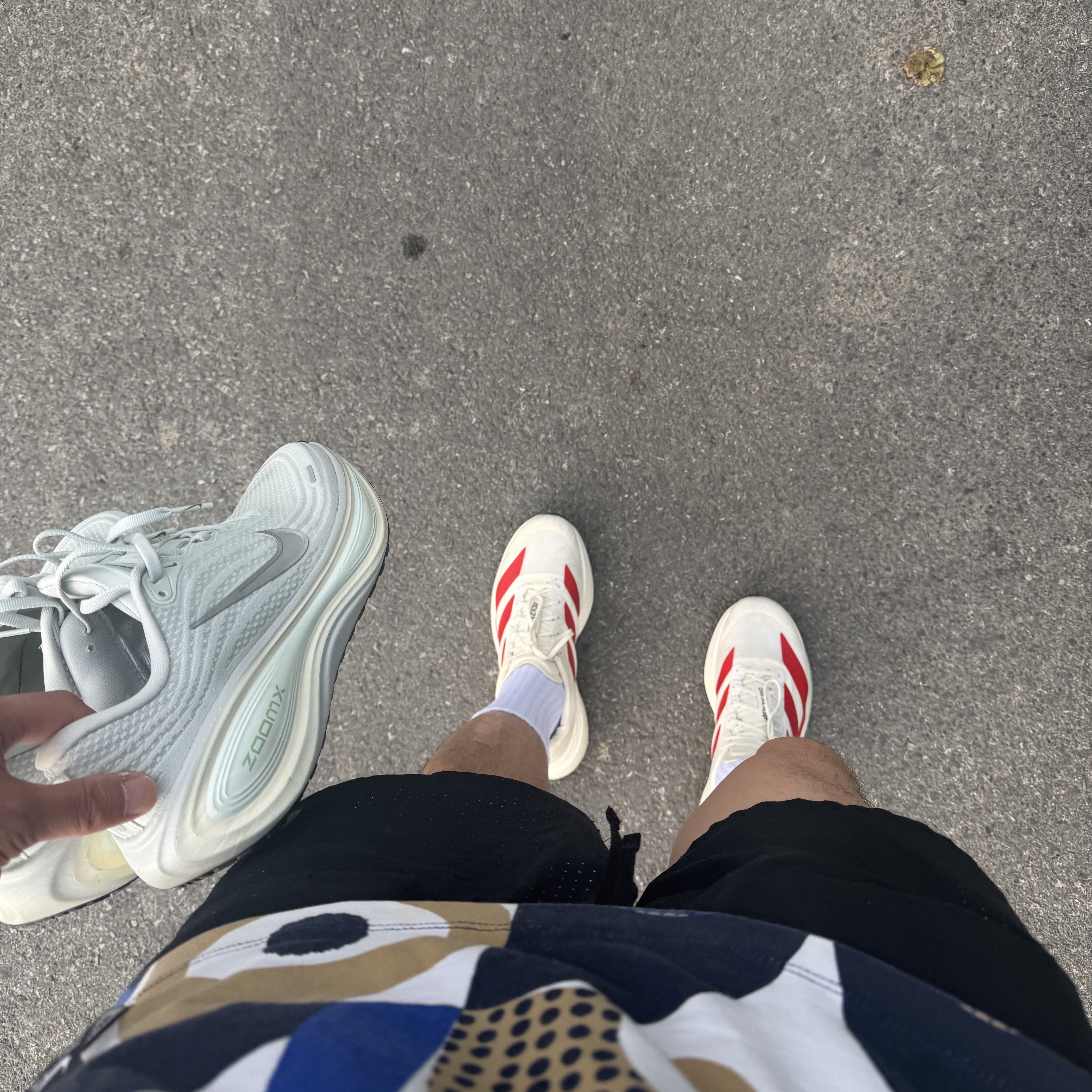 Nike Vomero 18 Wide Ashen Slate Diffused Blue, Adidas Adizero Adios Pro 4 Off White Better Scarlet μ°©μ© μ€νμΌ