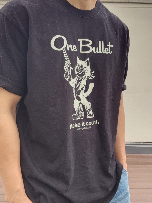 QT8 GARMENTS One Bullet Washed Tee Black 착용 스타일 - 3