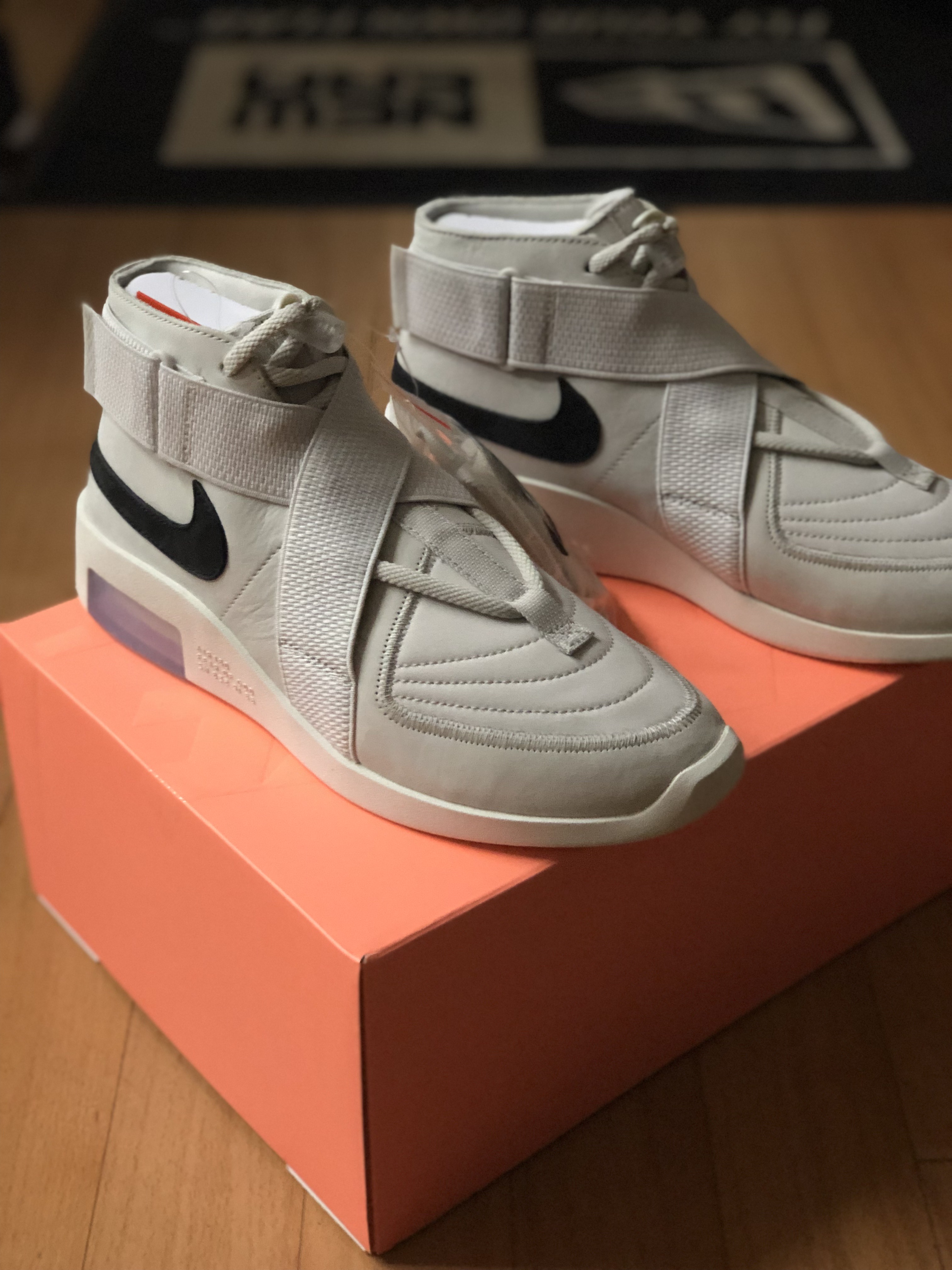 Nike x Fear of God Air Fear of God Raid Light Bone 착용 스타일