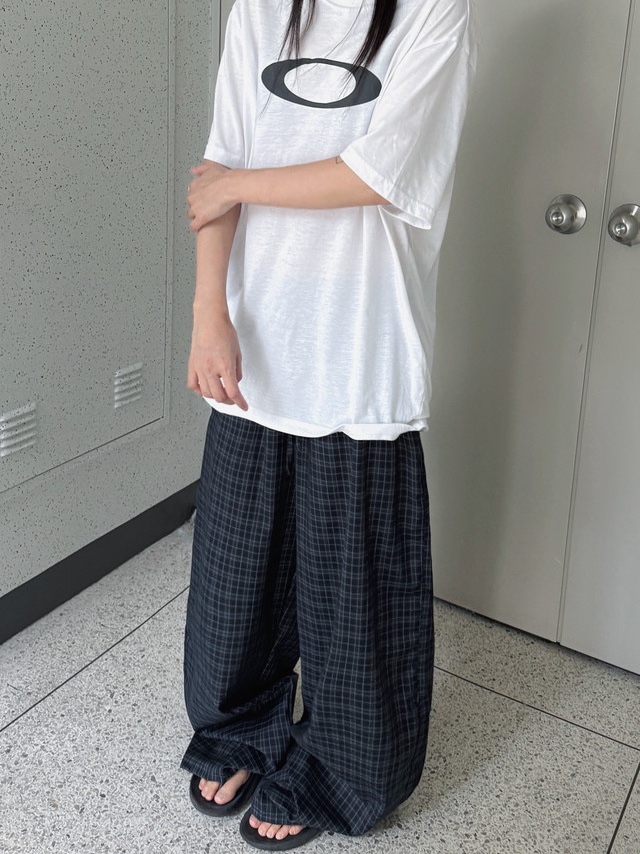 Oofos OOriginal Black 착용 스타일 - 1