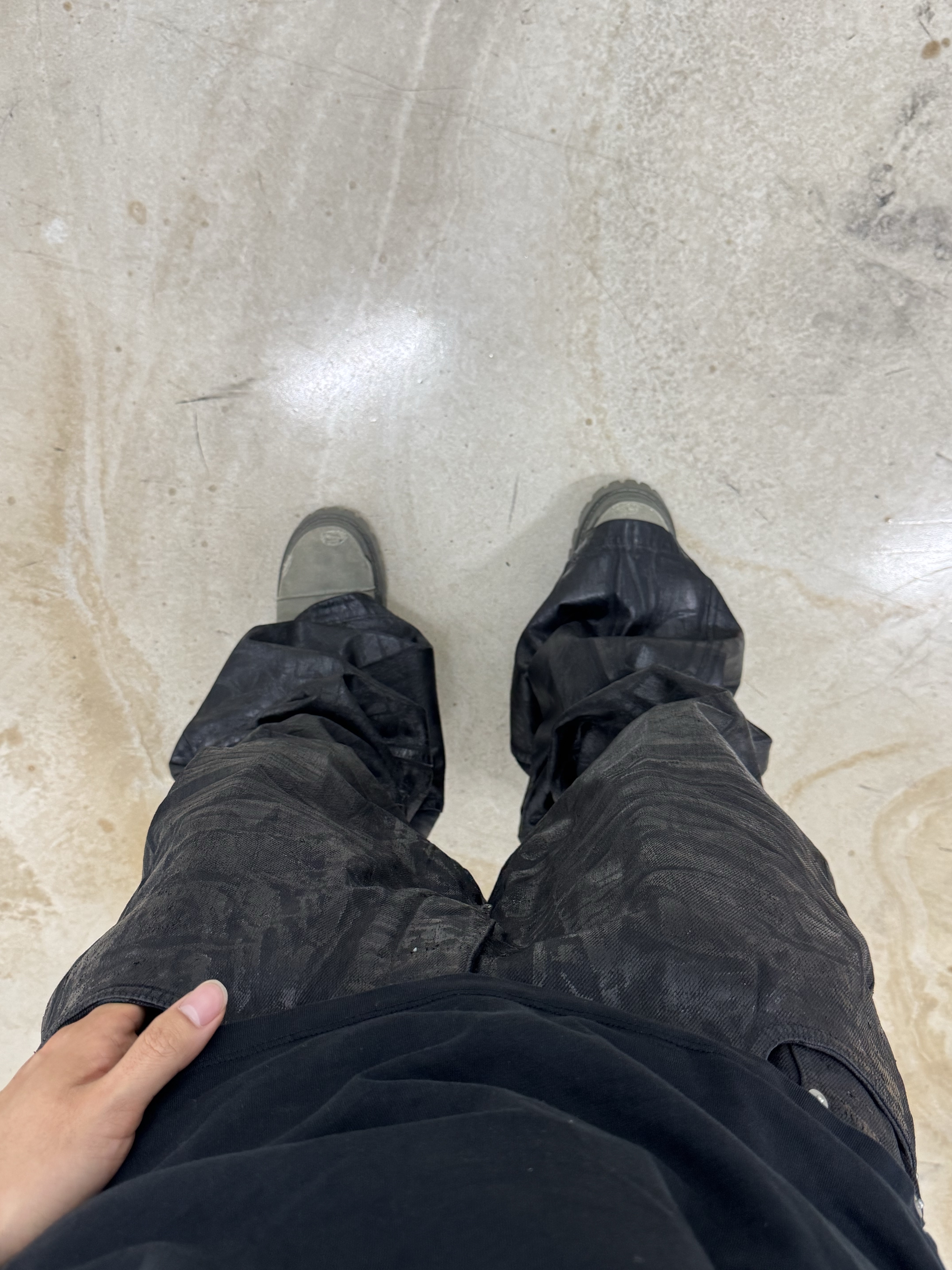 Rick Owens Bolan Bootcut Jeans Black 착용 스타일 - 2