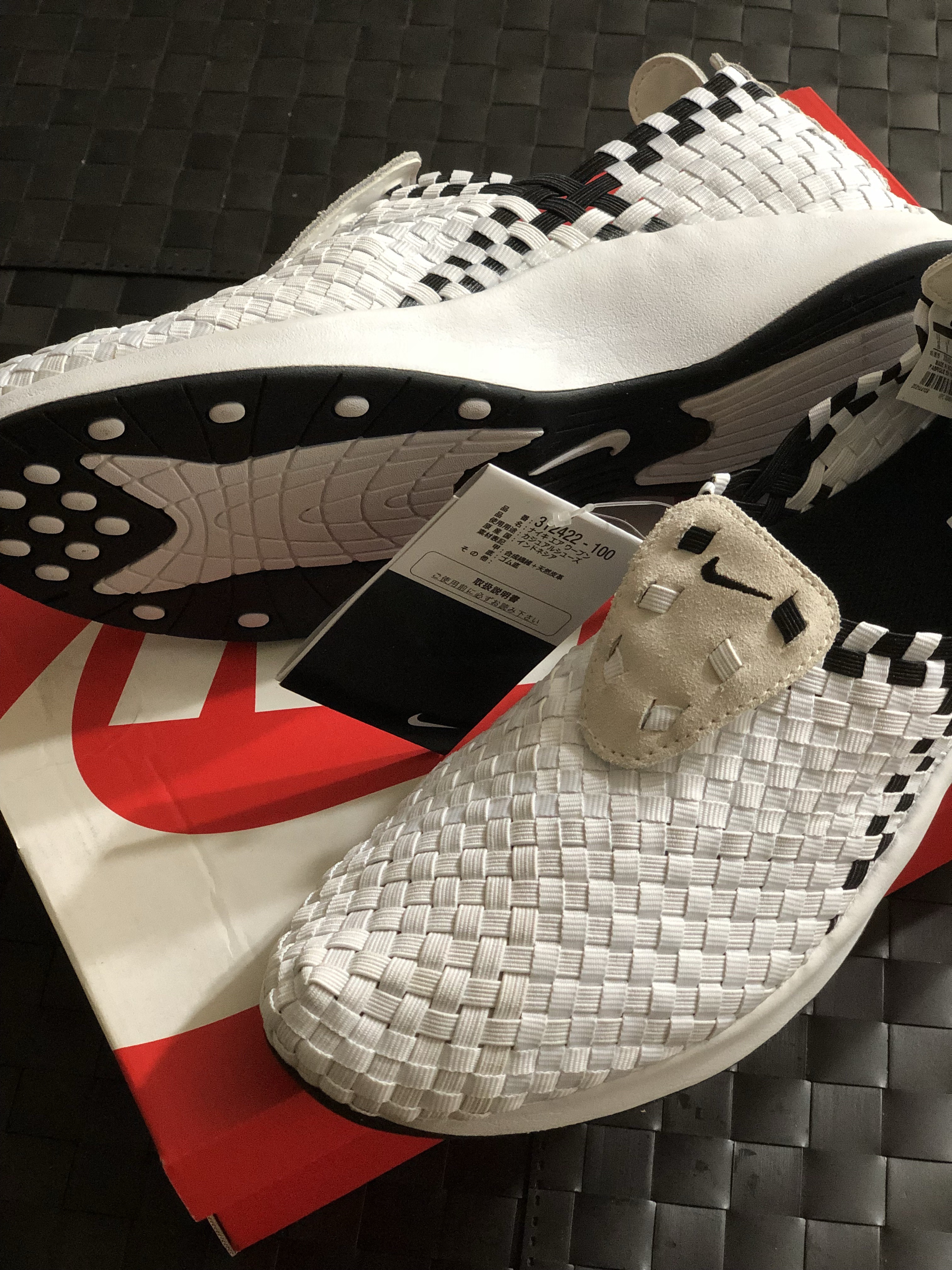 Nike Air Woven White 착용 스타일