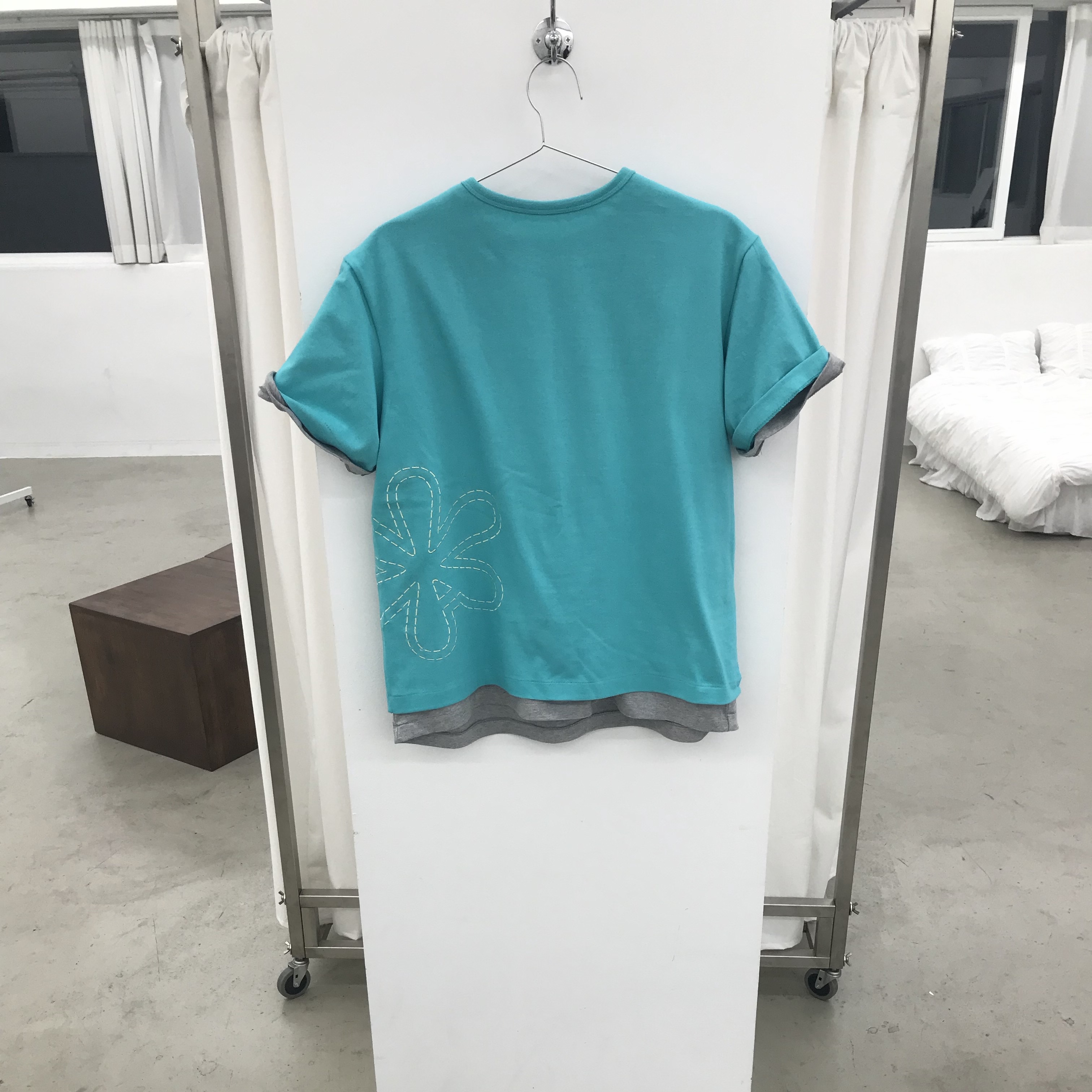 aftermarket Side Stitch Tee White, aftermarket Side Stitch Tee Gray 착용 스타일 - 2
