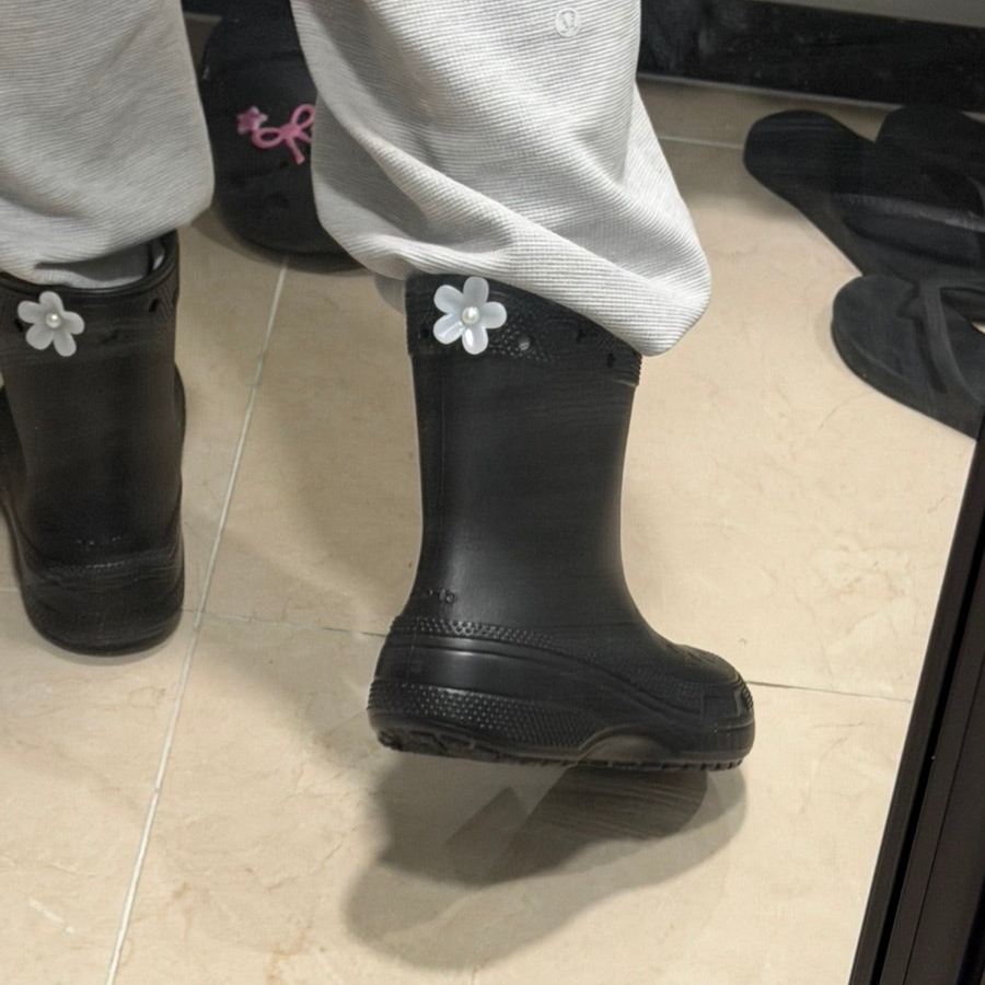 Crocs Classic Rain Boots Black 착용 스타일