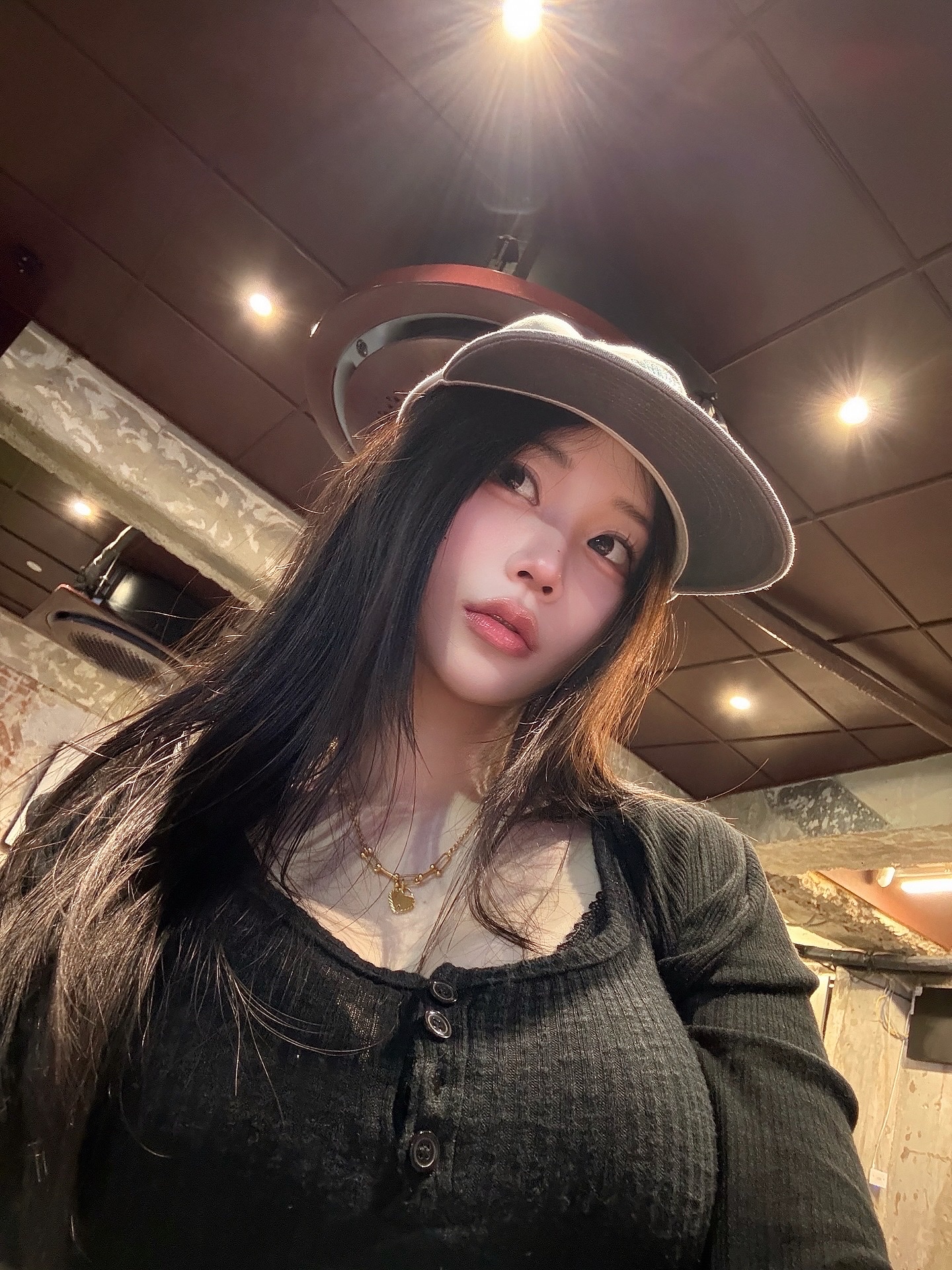 Hello Sunrise Two Tone Washed OG Logo 6Panel Cap Beige & Vintage Blue 착용 스타일 - 1