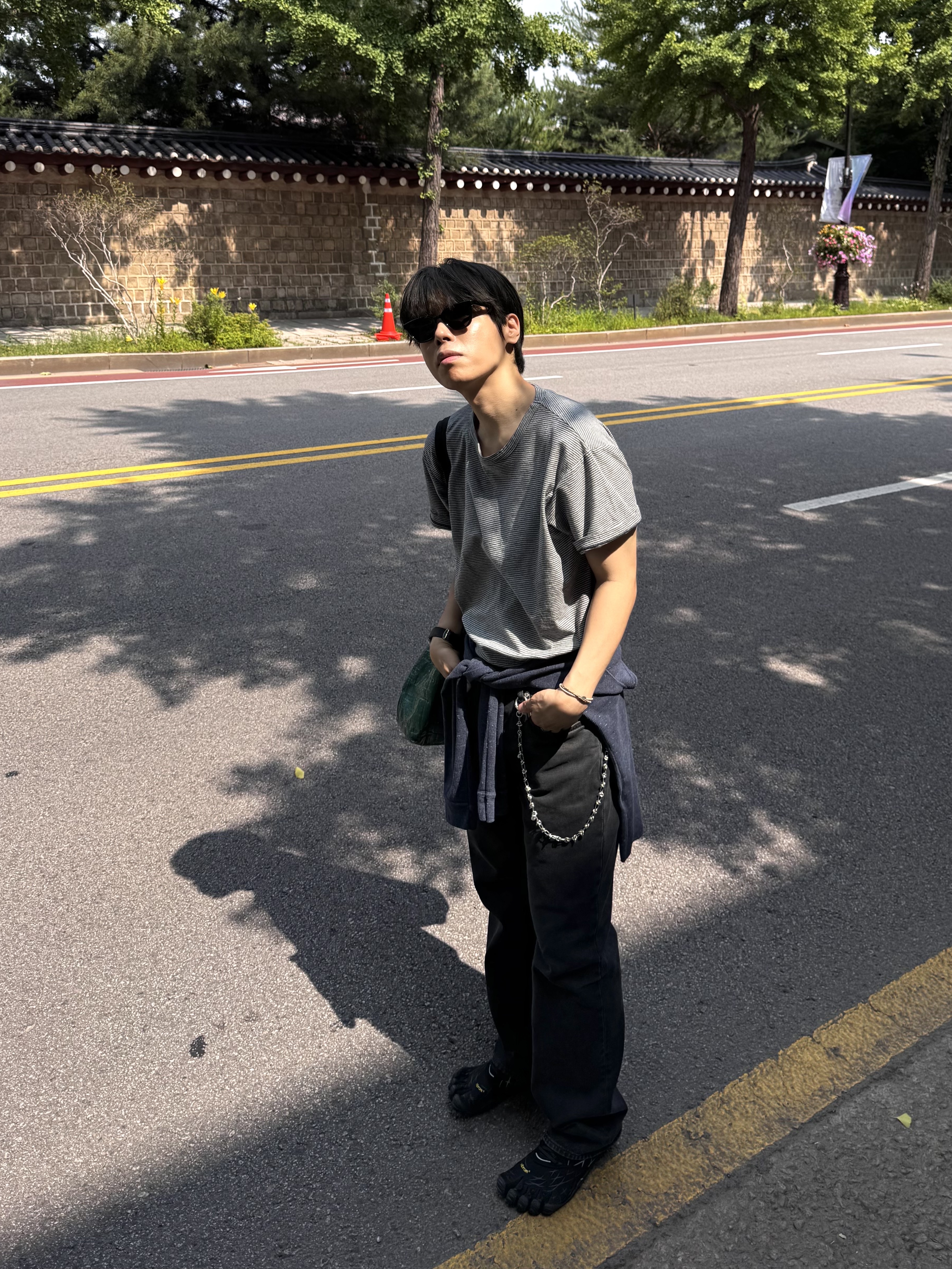 Gentle Monster x Maison Margiela MM007 Black Black, Vibram Fivefingers Seeya LS Evo Black Reflective - 26SS 착용 스타일 - 10