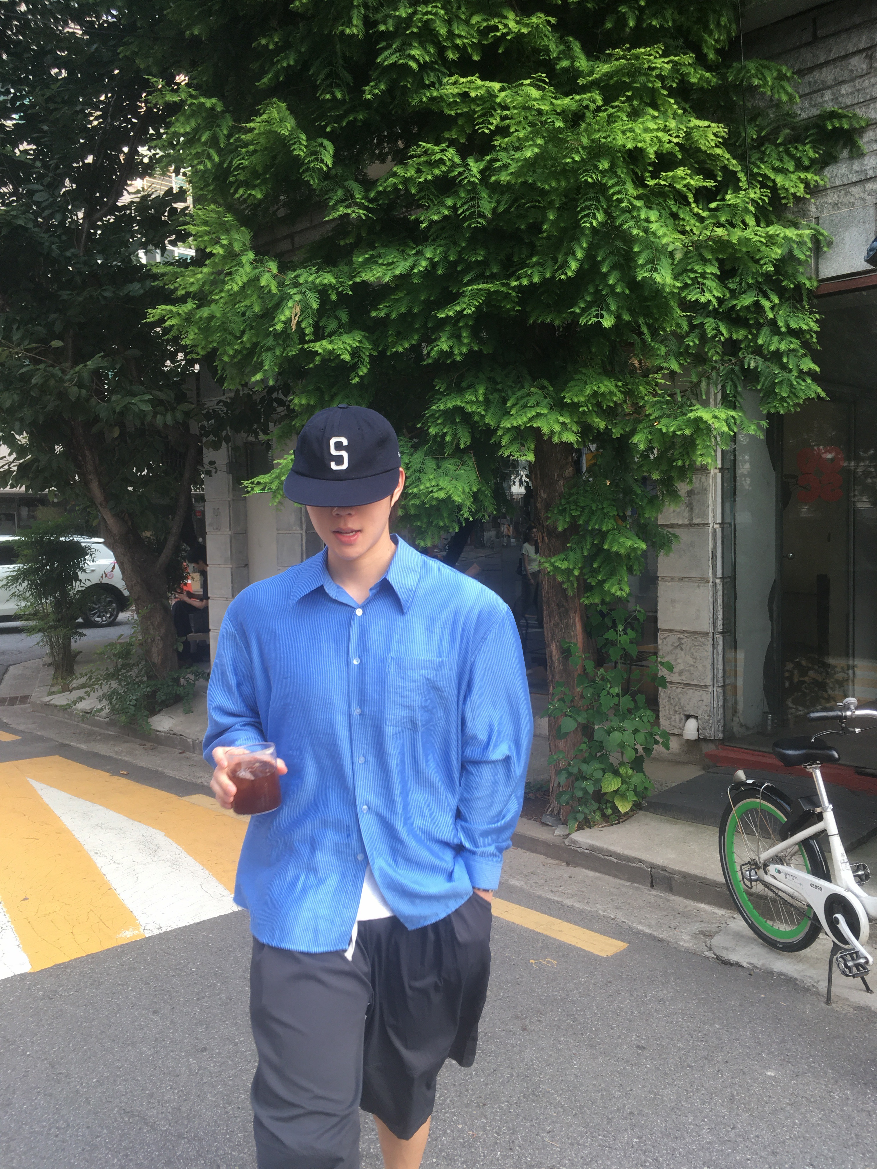 Oofos OOriginal Black, Hello Sunrise S Logo Cotton Relaxed Fit 6Panel Cap Deep Navy 착용 스타일 - 3
