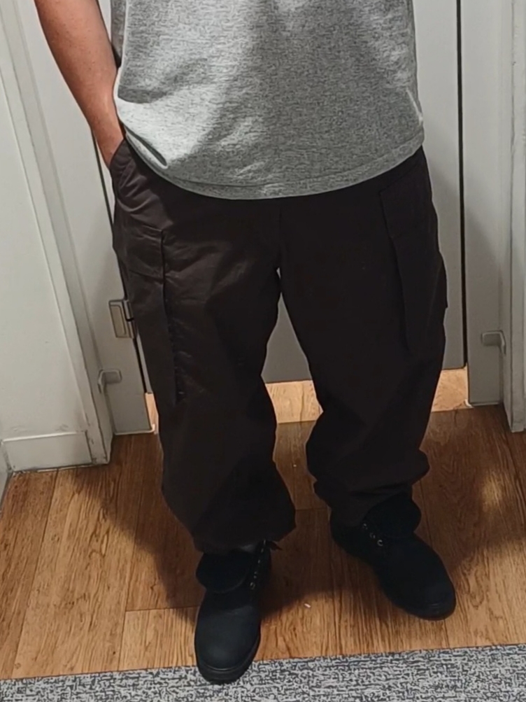 Uniqlo C Wide Fit Cargo Pants Dark Brown - KR 착용 스타일