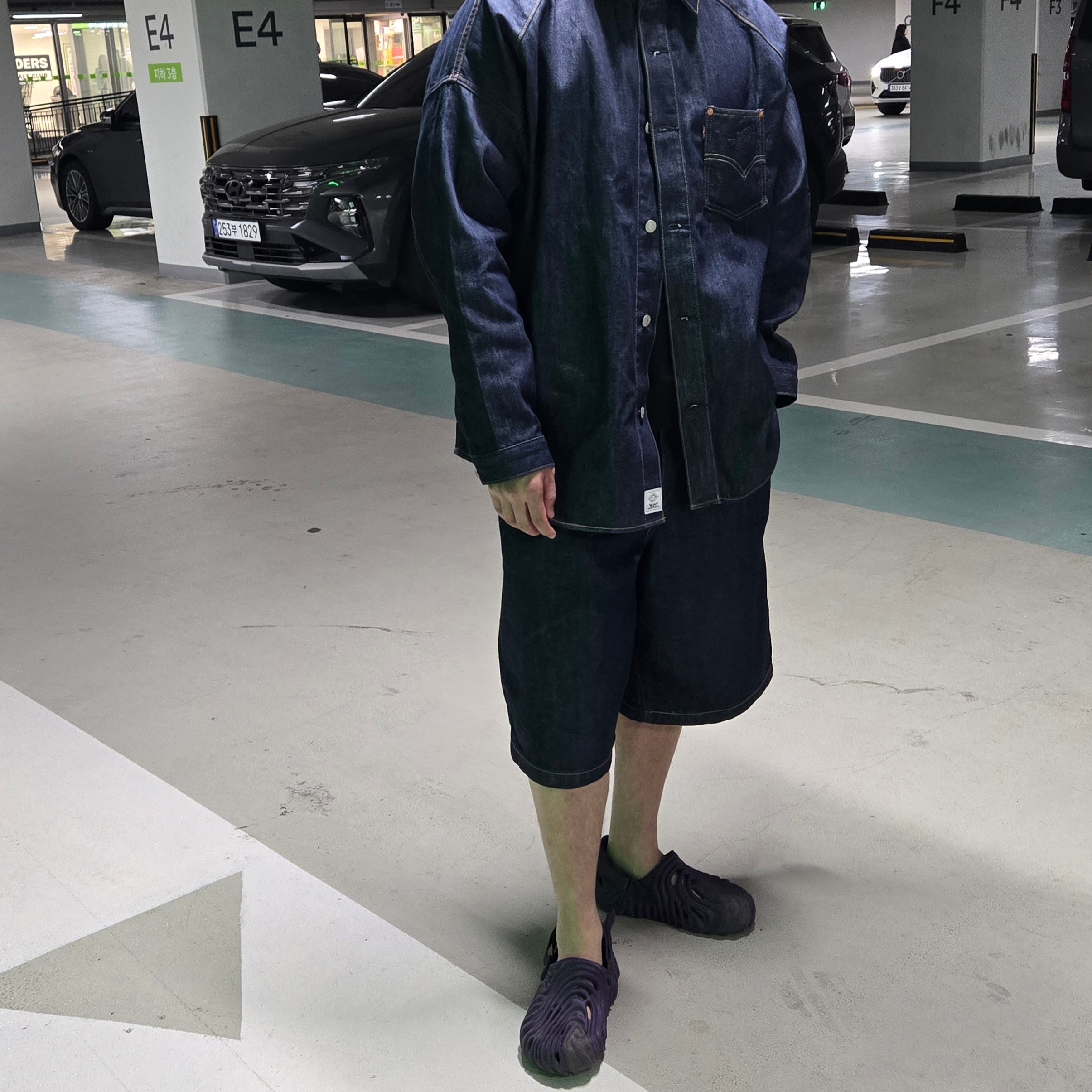 Levi's x Jordan Baggy Shorts Indigo, Levi's x Jordan Overshirt Jacket Indigo 착용 스타일 - 4