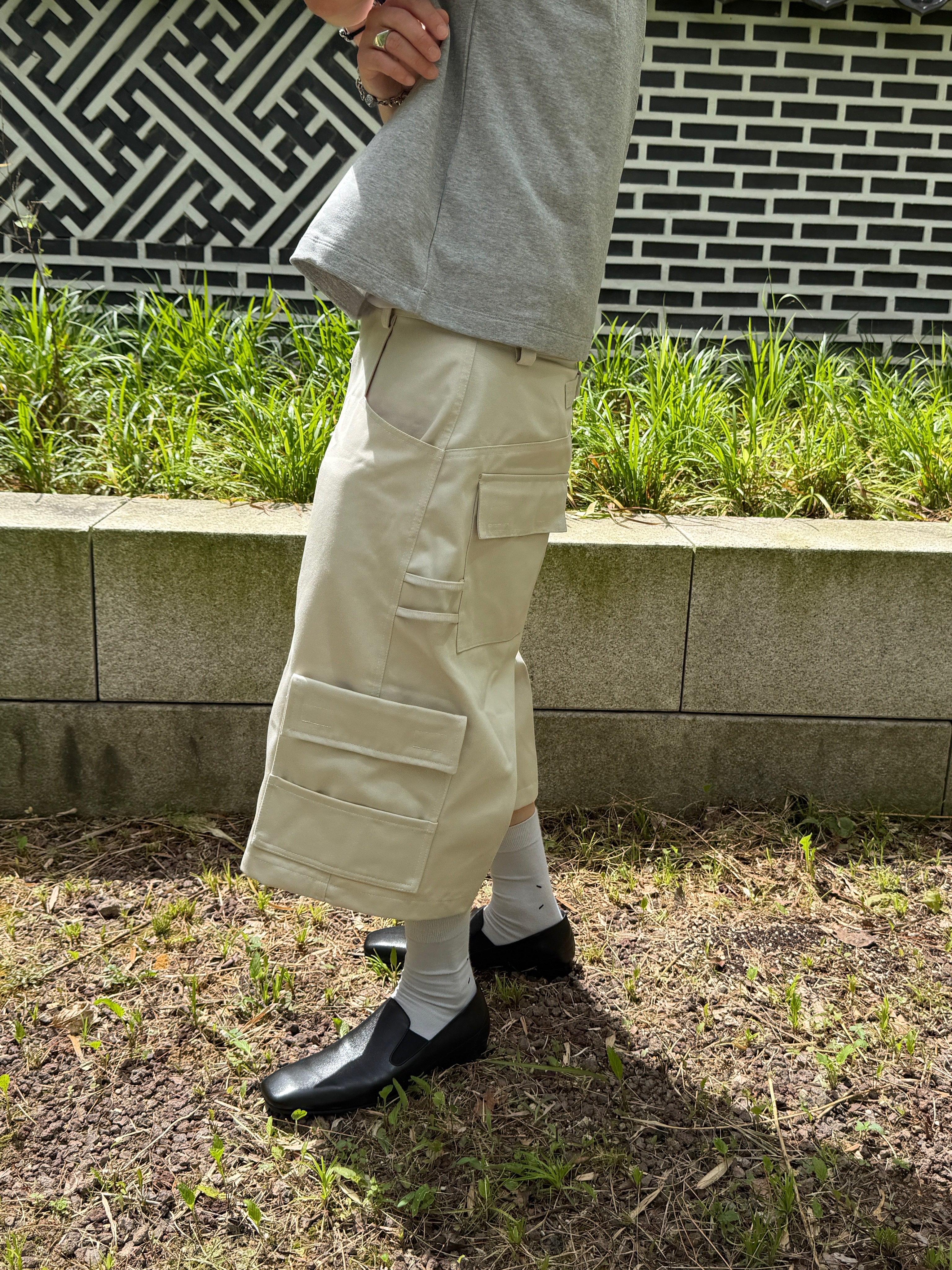 Kamien Kangaroo Bermuda Pants Light Beige 착용 스타일 - 1