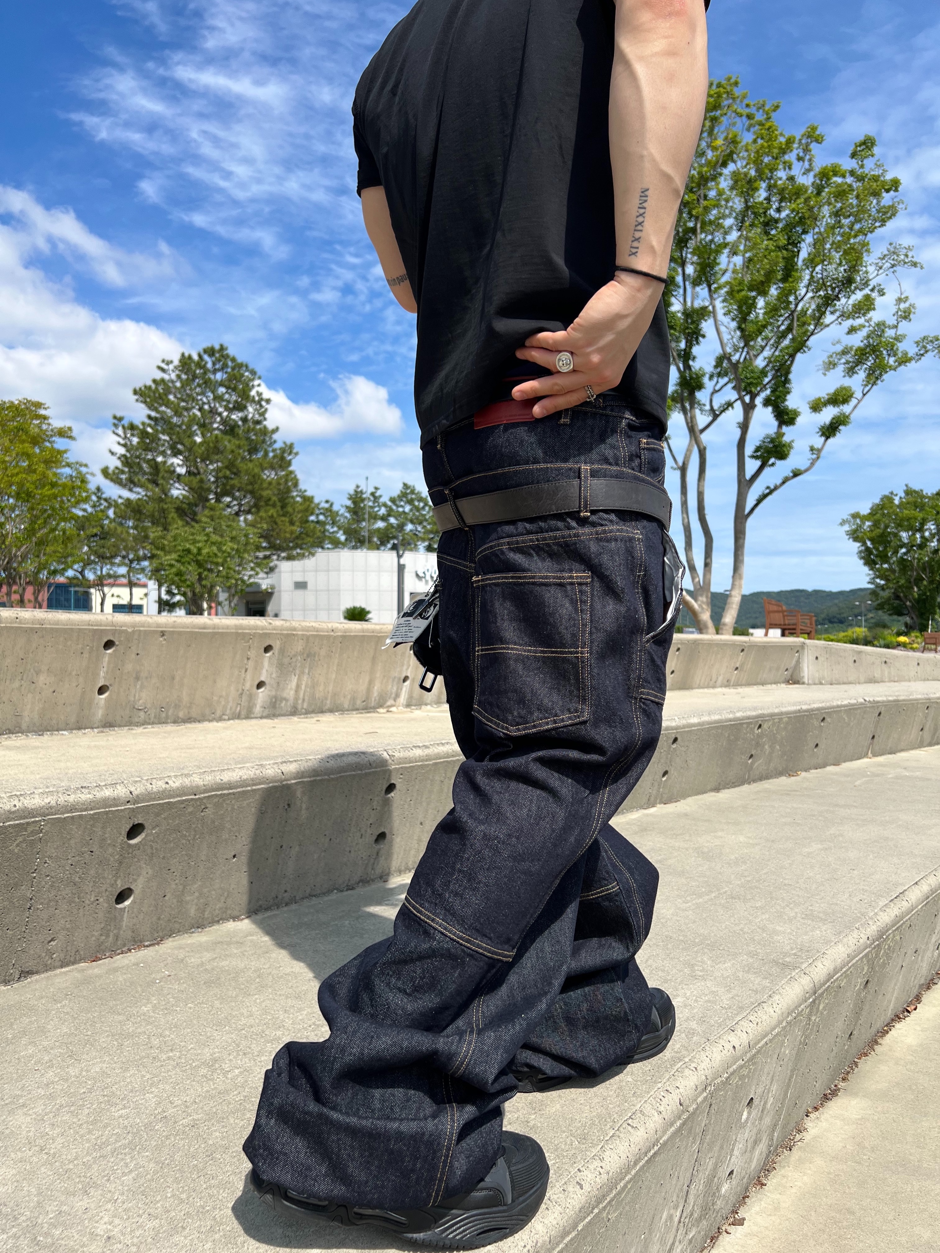 ROARINGRAD Double Obi Zip Denim Pants Indigo, [핏더새] Undermycar MU.128 Original Logo Cracked Leather Belt Silver / Black 착용 스타일 - 8