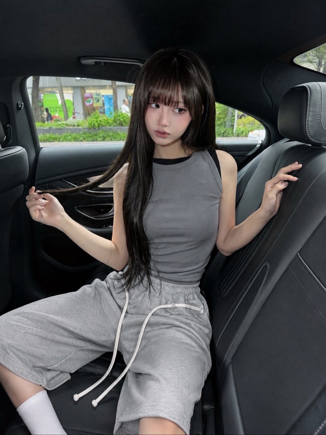 [KREAM 단독][니티드X림박스] Knitted Outstring Wide Training Pants Melange Grey, [KREAM 단독][니티드X림박스] Knitted Outstring Wide Training Pants Black 착용 스타일 - 2