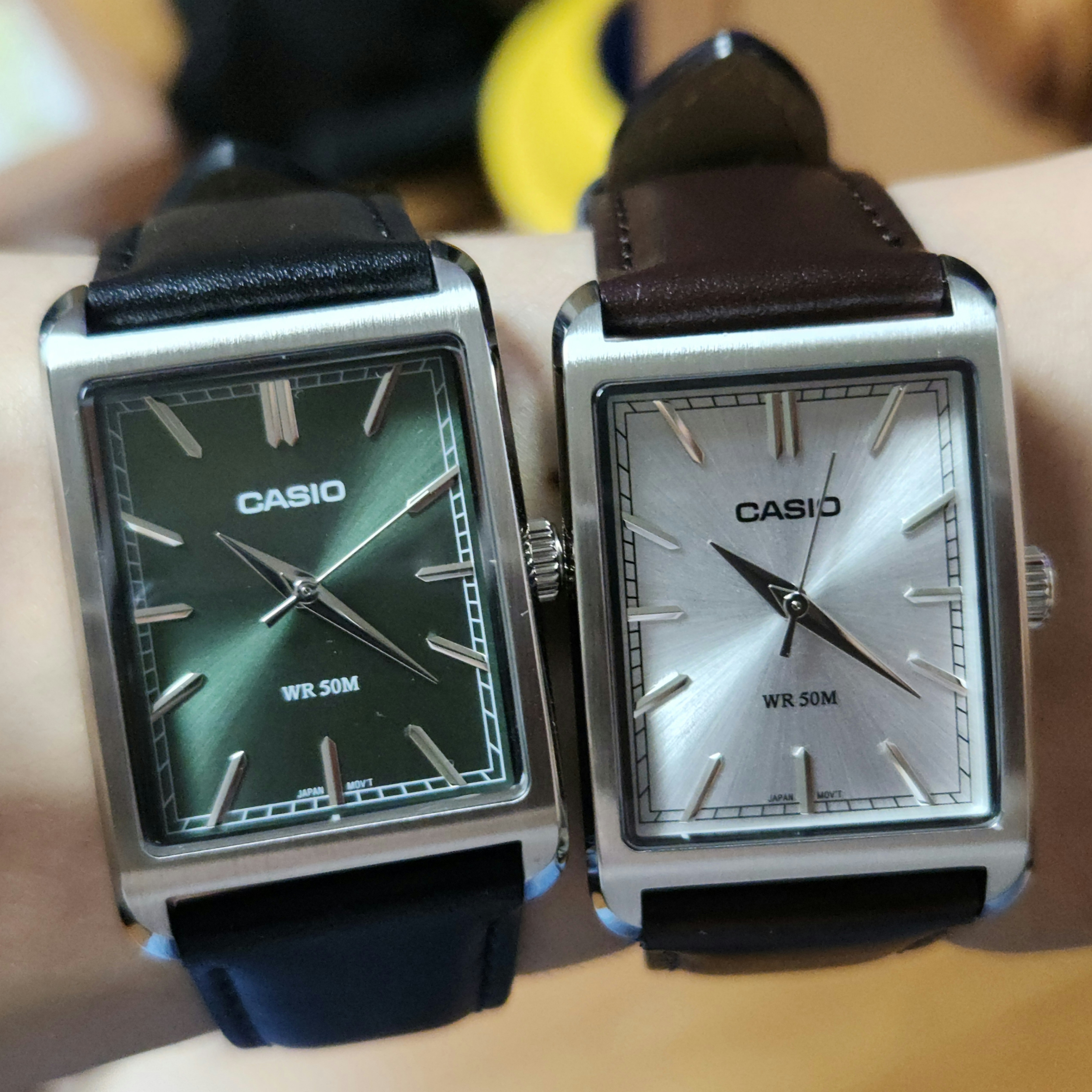 Casio MTP-B215L-7AV Silver, Casio MTP-B215L-3AV Green 착용 스타일