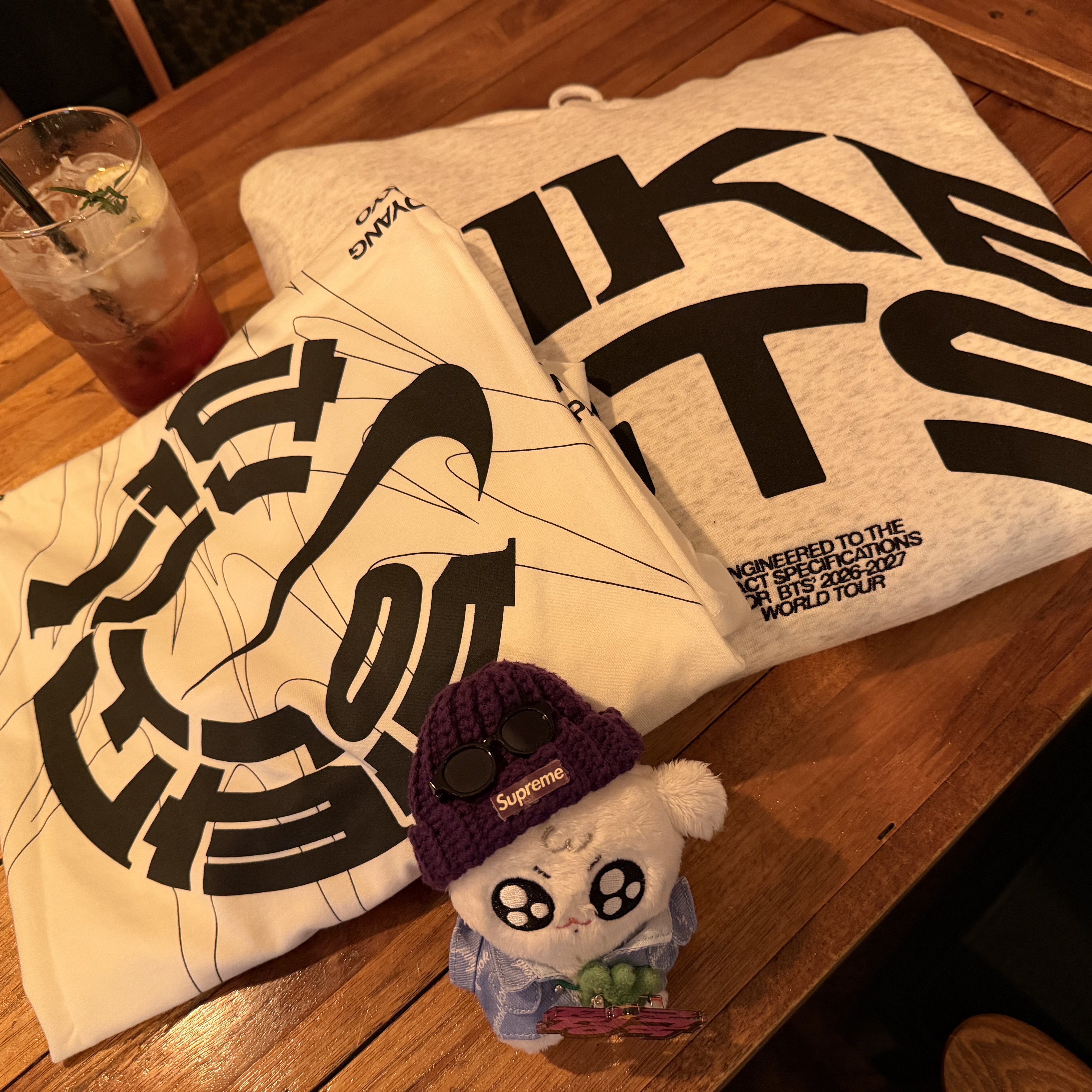 Nike x BTS T-Shirt White (JA8523-100) 착용 스타일