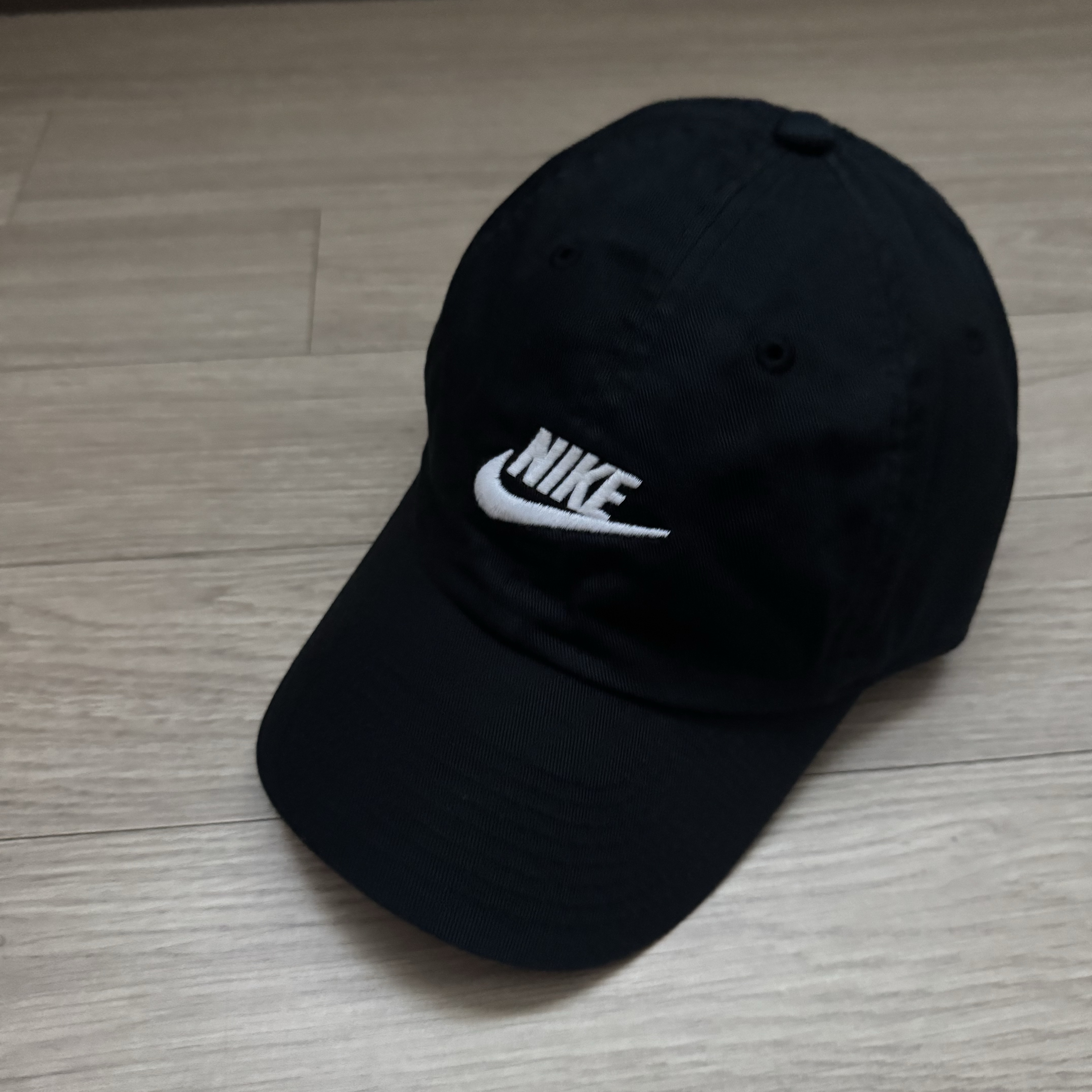 Nike Club Unstructured Futura Washed Cap Black 착용 스타일