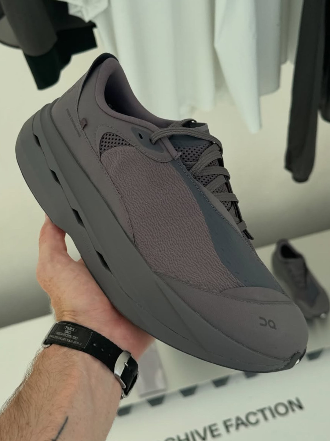 On Running x Post Archive Faction (Paf) Cloudboom Volt Ember Pebble, On Running x Post Archive Faction (Paf) Cloudboom Volt White Gale 착용 스타일 - 2