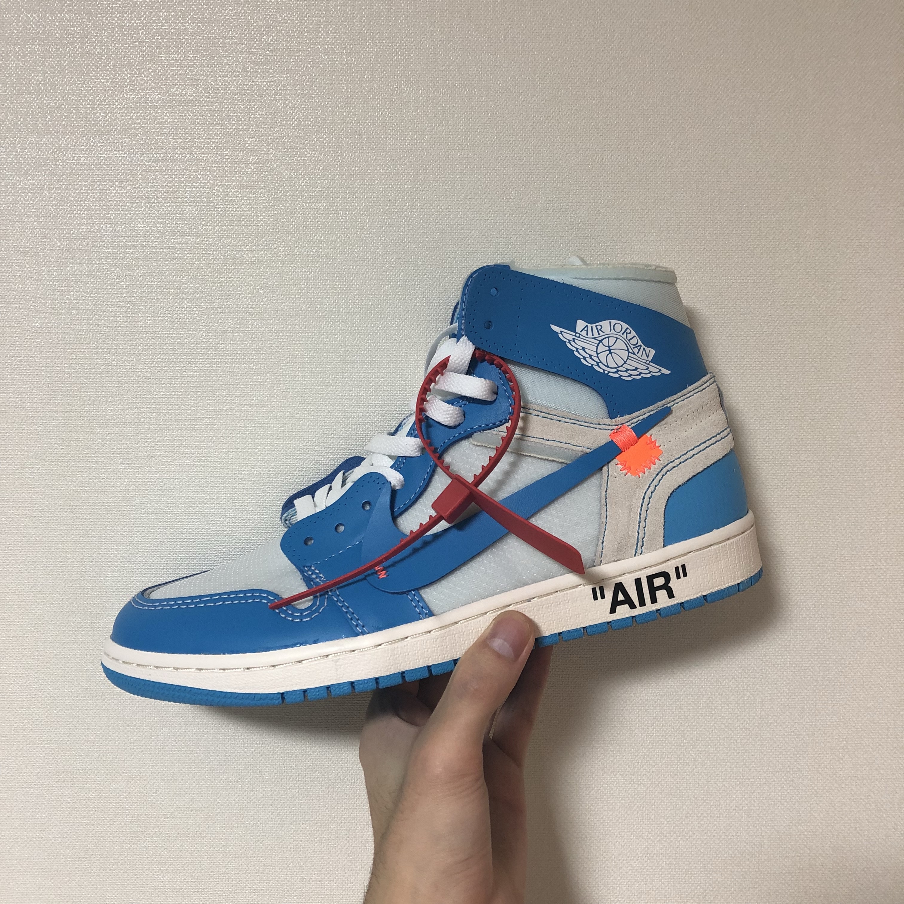 Jordan 1 x Off-White Retro High University Blue 착용 스타일