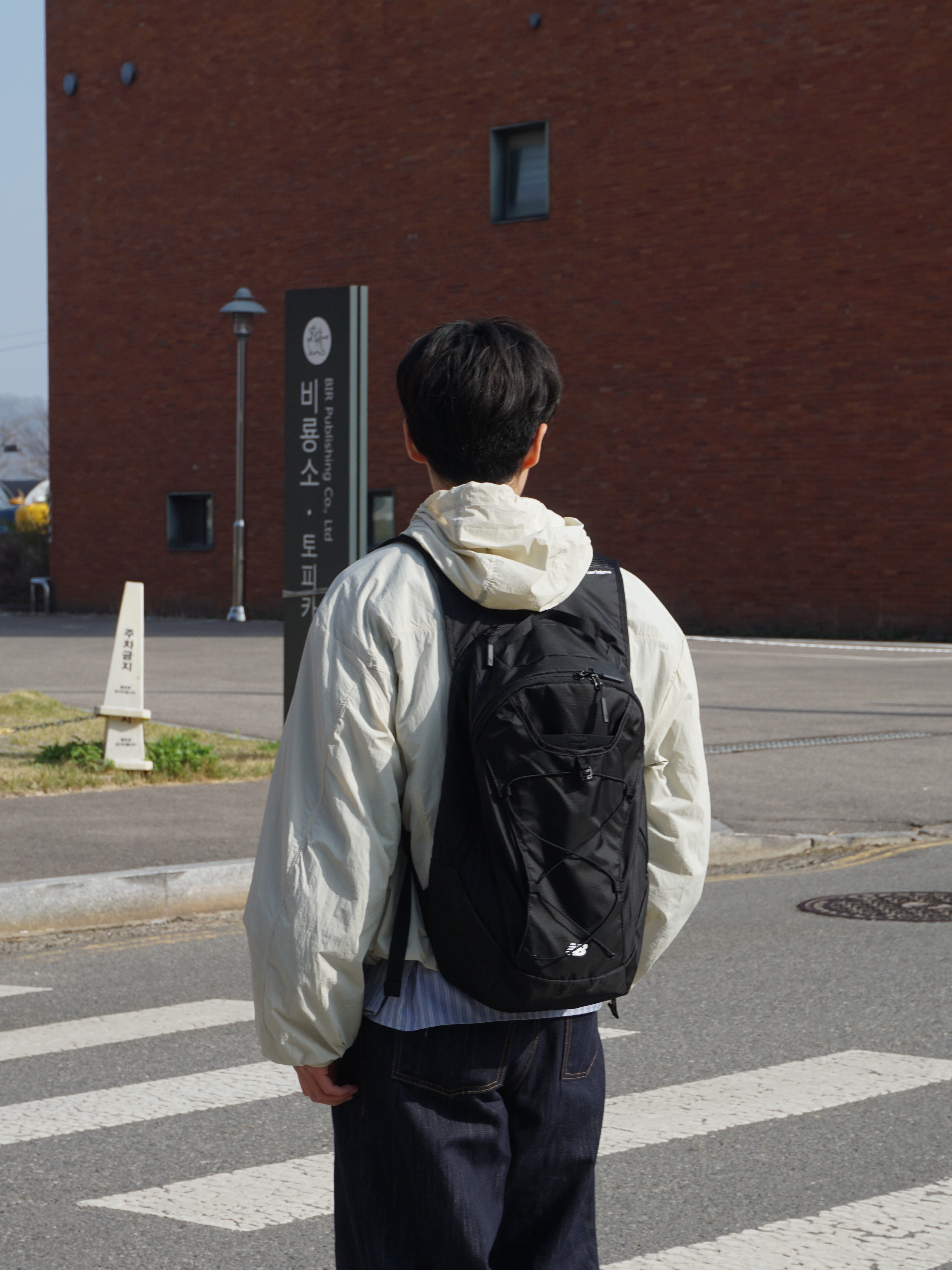 New Balance Novon 17 Backpack Black 착용 스타일 - 3