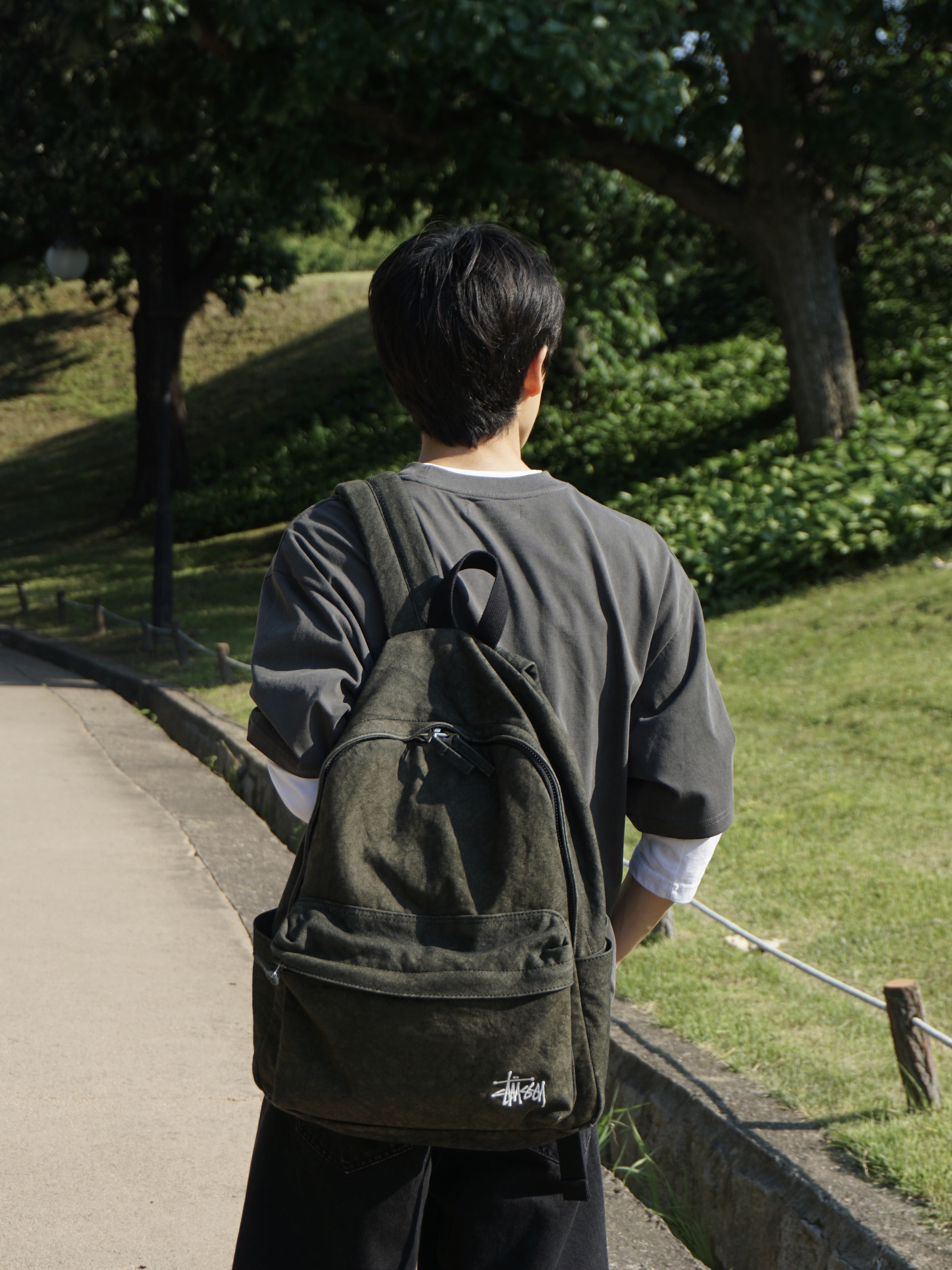 Stussy Canvas Backpack Washed Black 착용 스타일 - 1