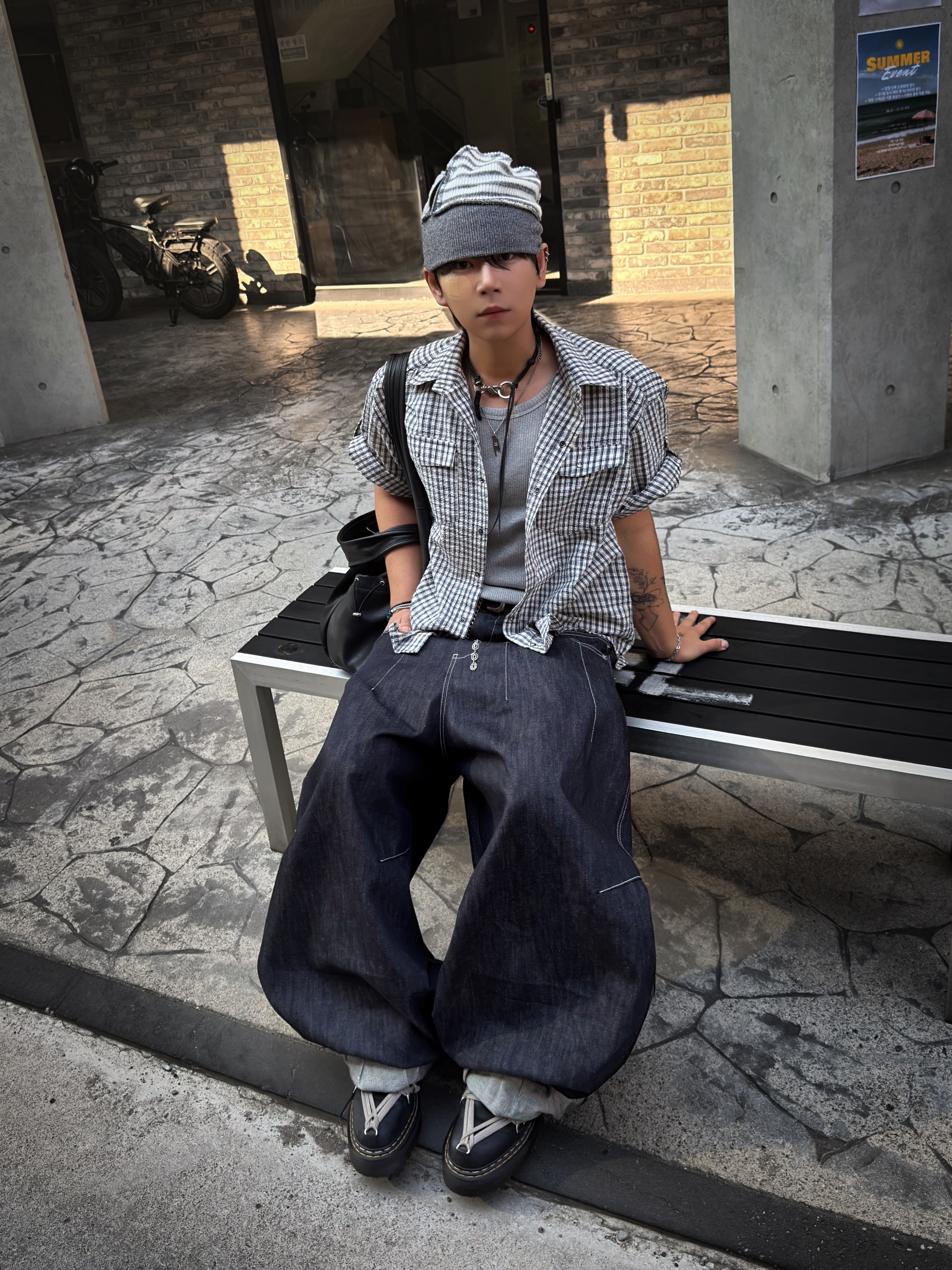 Dr. Martens x Rick Owens 1460 Quad Sole Mega Lace Boots Black, COYSEIO Patchwork Beanie Grey 착용 스타일 - 1