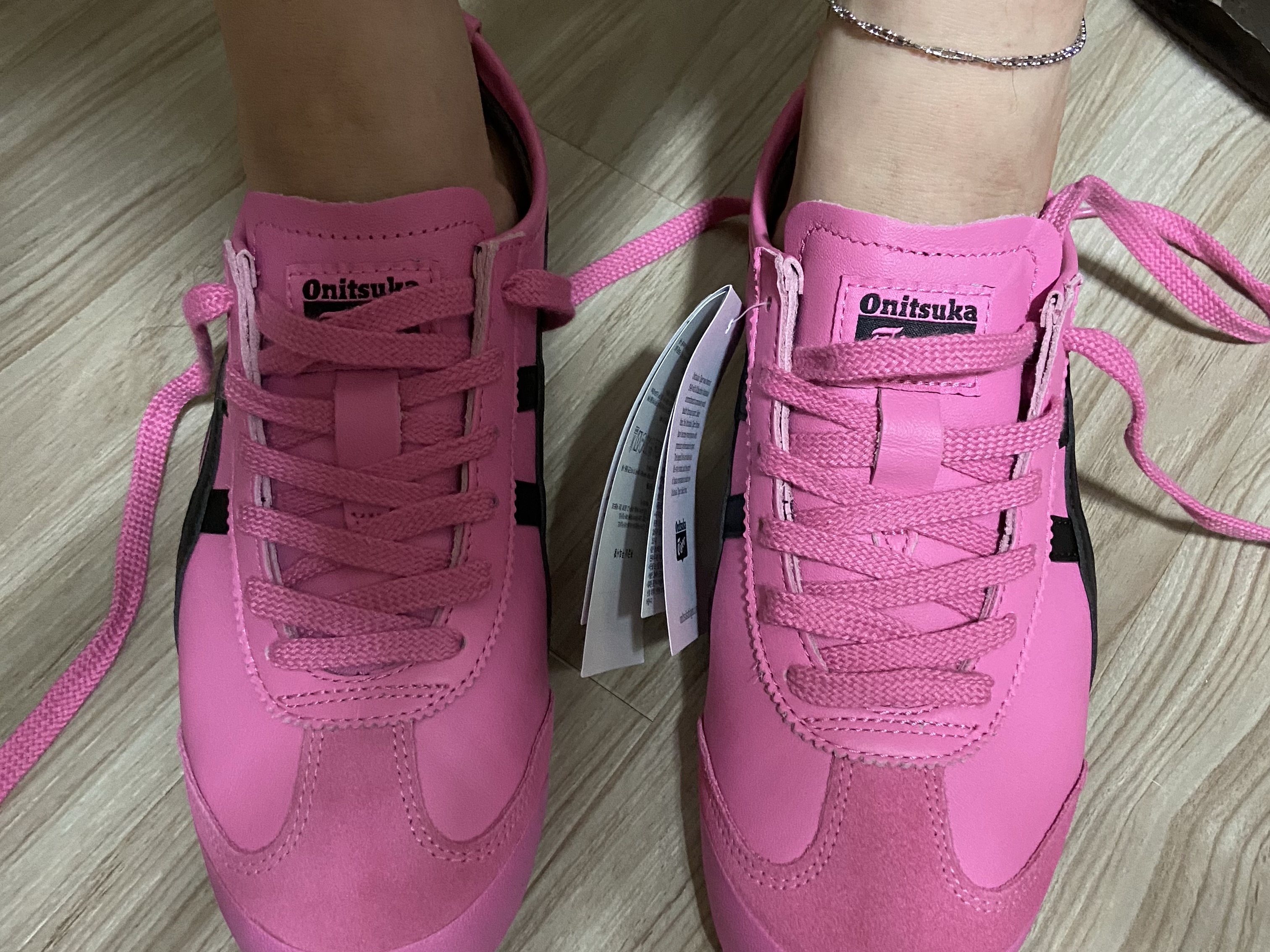 Onitsuka Tiger Mexico 66 Dragon Fruit Black 착용 스타일