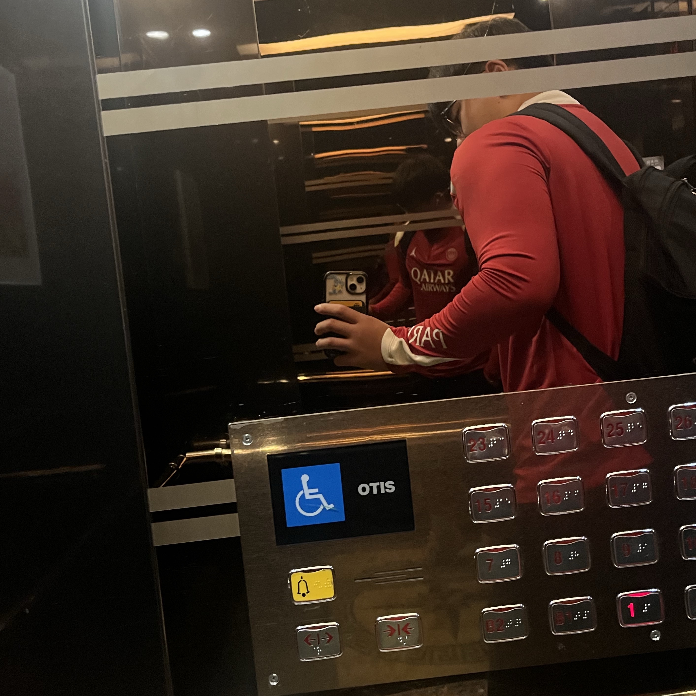 Jordan x Paris Saint-Germain Dri-Fit Strike Fourth Drill Top Wings Jordan Red Phantom (Non Marking Ver.) 착용 스타일