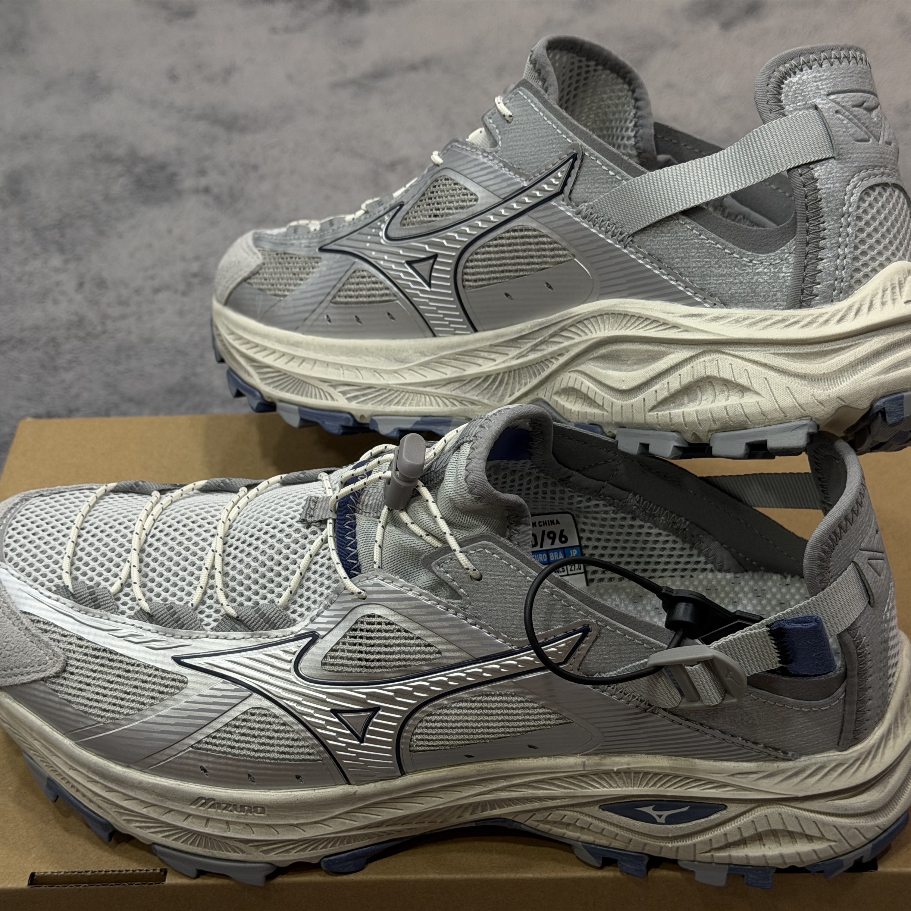 Mizuno Racer Trail SE V2 Silver Grey 착용 스타일 - 2