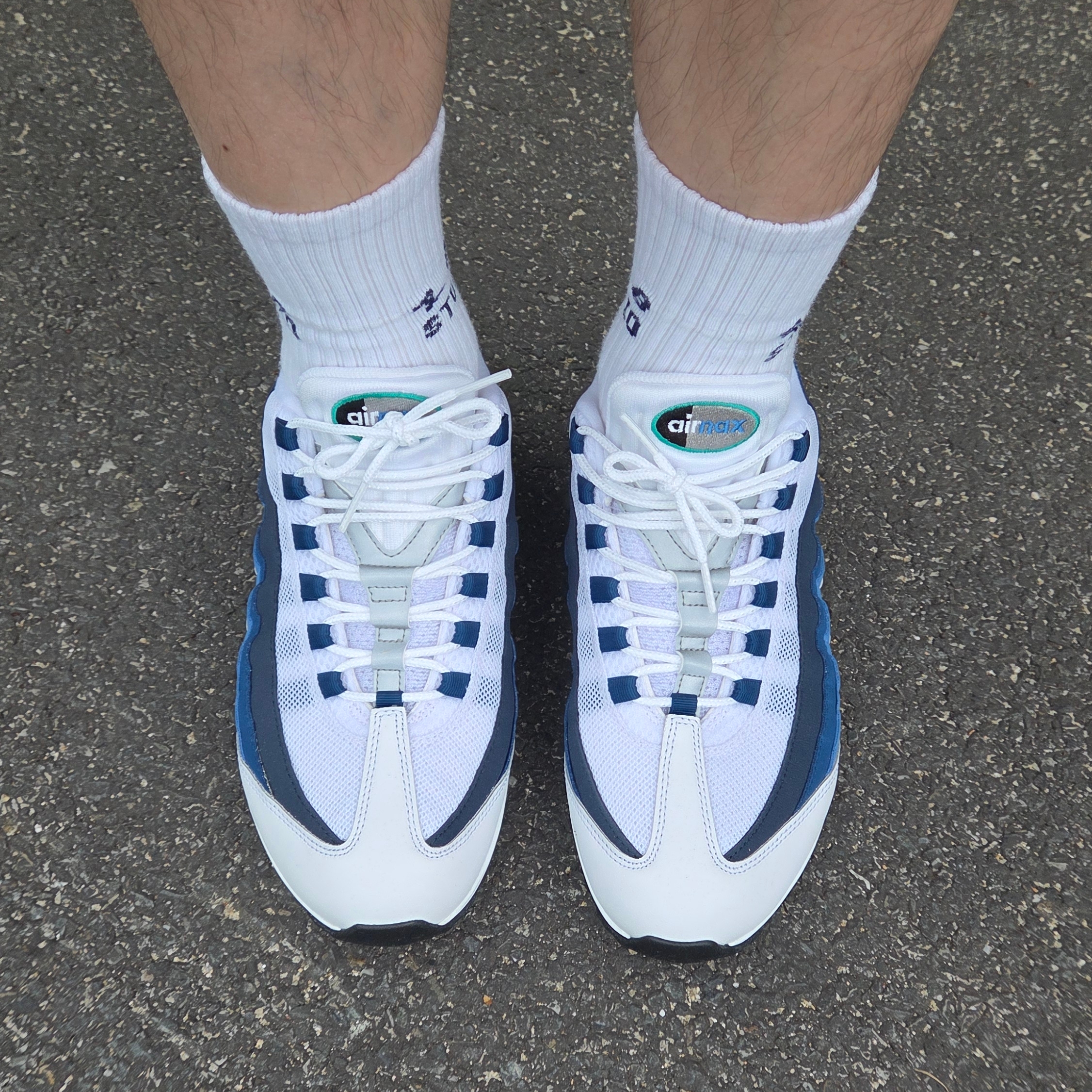 Nike Air Max 95 Big Bubble White Emerald Green, IAB Studio Socks White (5 Pack) 착용 스타일