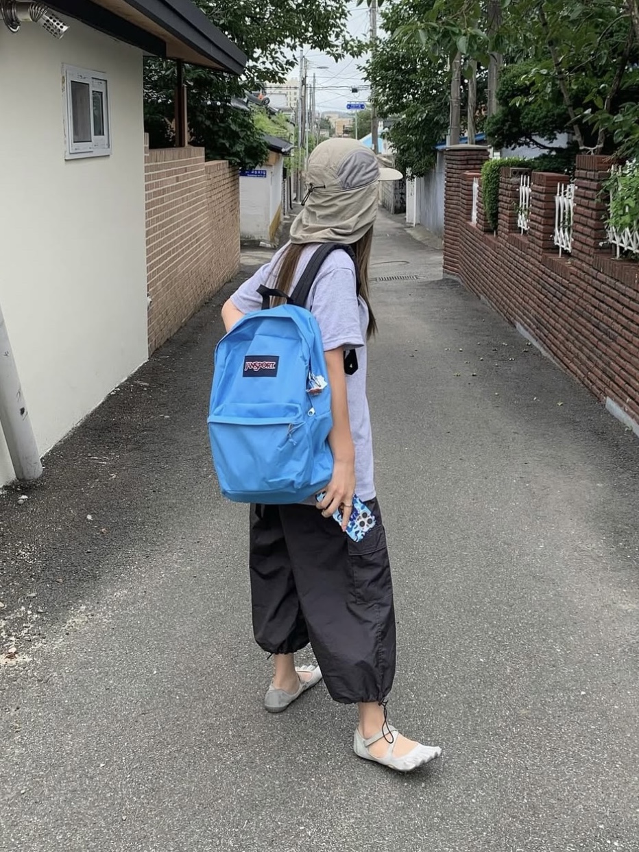 Stussy Foldable Shade Hat Sand, Jansport Superbreak Plus Backpack Electric Azul 착용 스타일