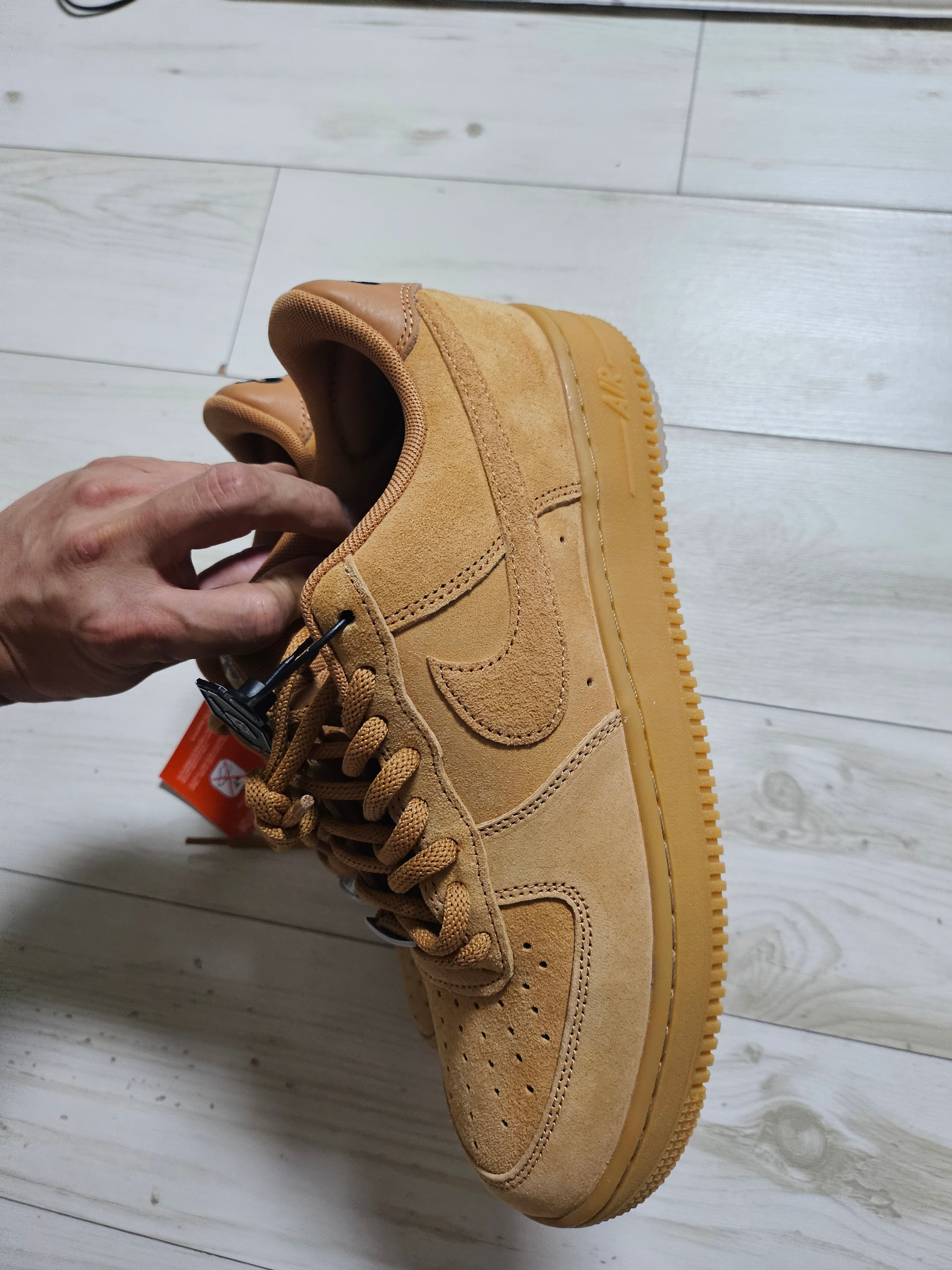 Nike SB Air Force 1 Low Flax and Black 착용 스타일 - 3