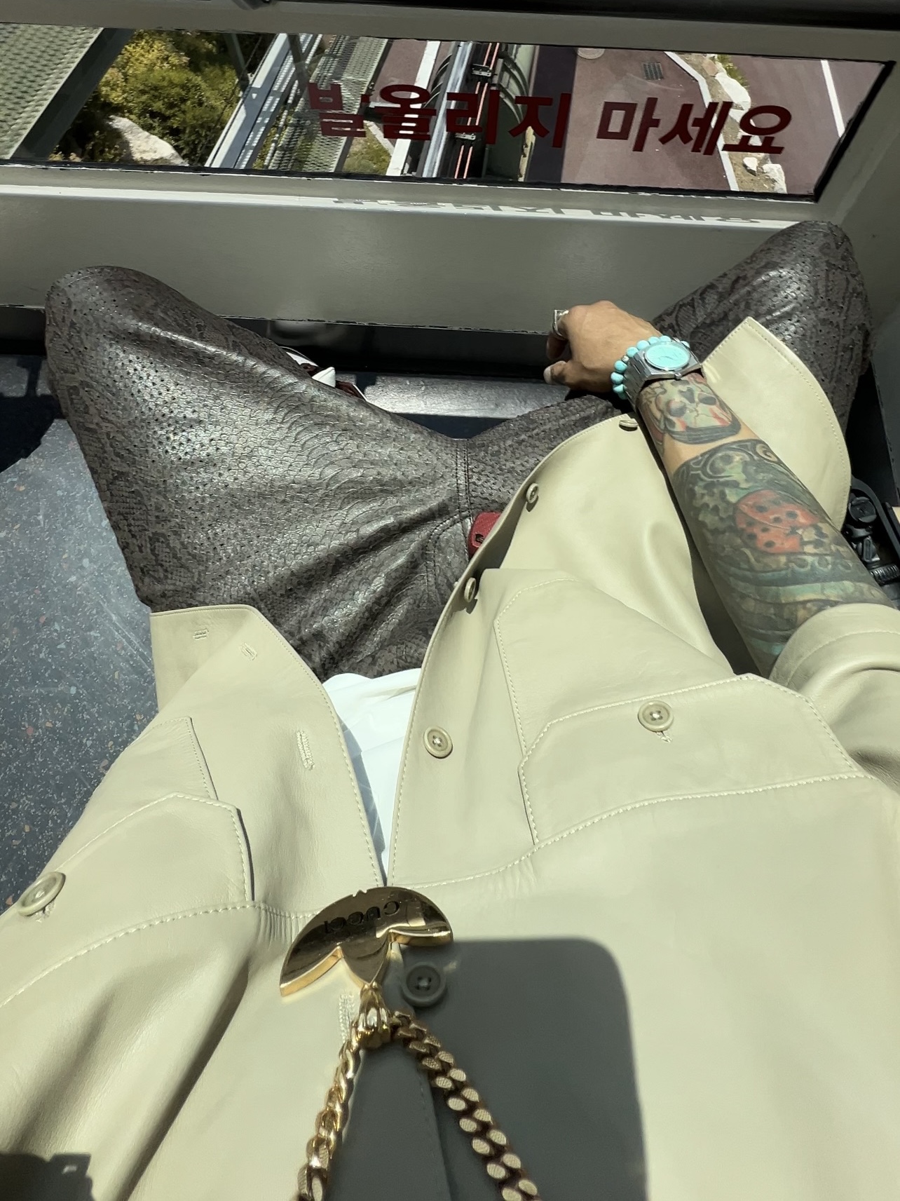Supreme Leather S/S Work Shirt Tan - 23FW, Burberry Rain or Shine Cotton T-shirt Chalk White 착용 스타일